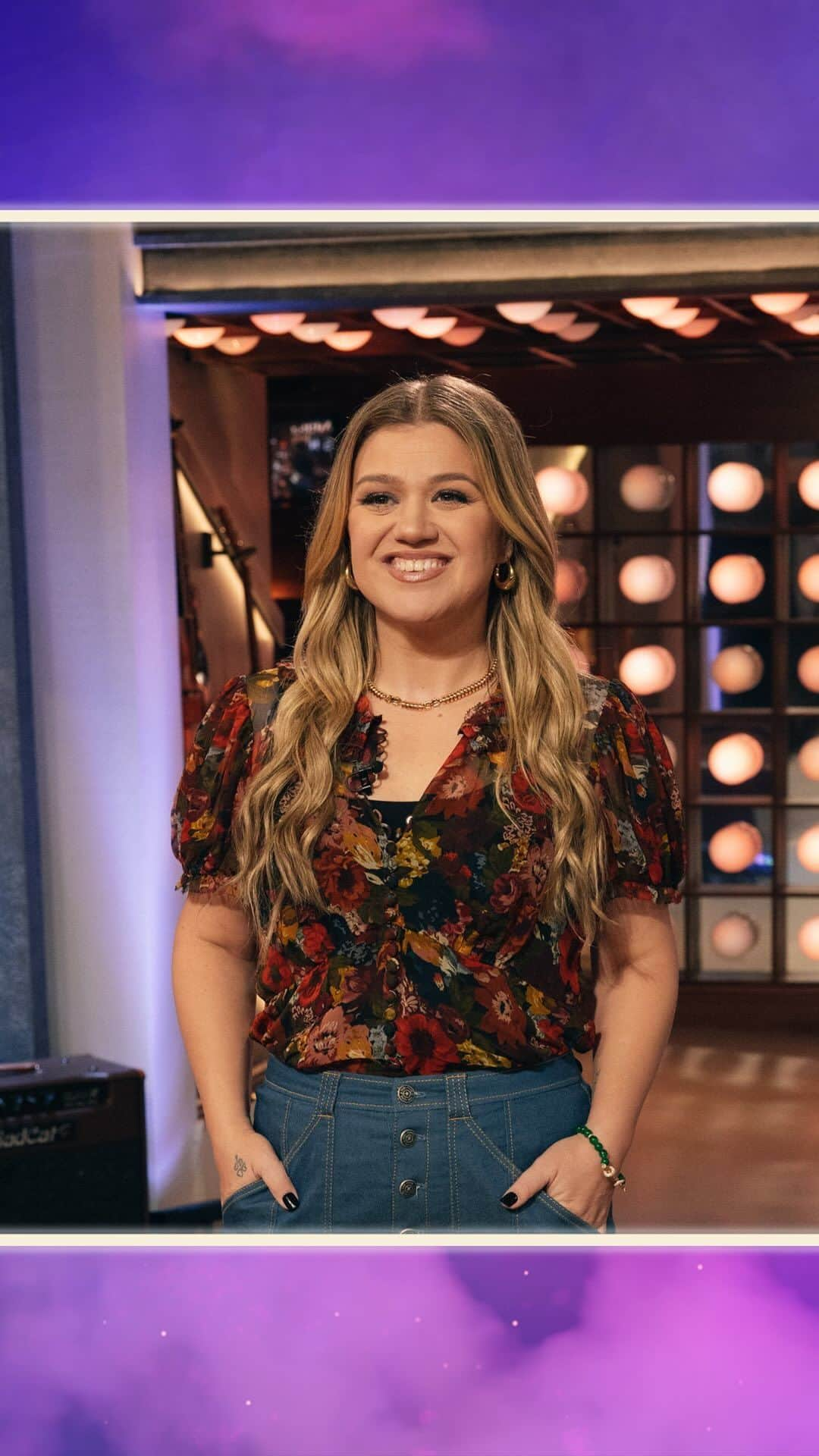 ケリー・クラークソンのインスタグラム：「Get ready to party 🎶 Underneath the Tree 🎶 because Kelly Clarkson is hosting Christmas in Rockefeller Center! 🎄 November 29 at 8/7c on NBC and Peacock」