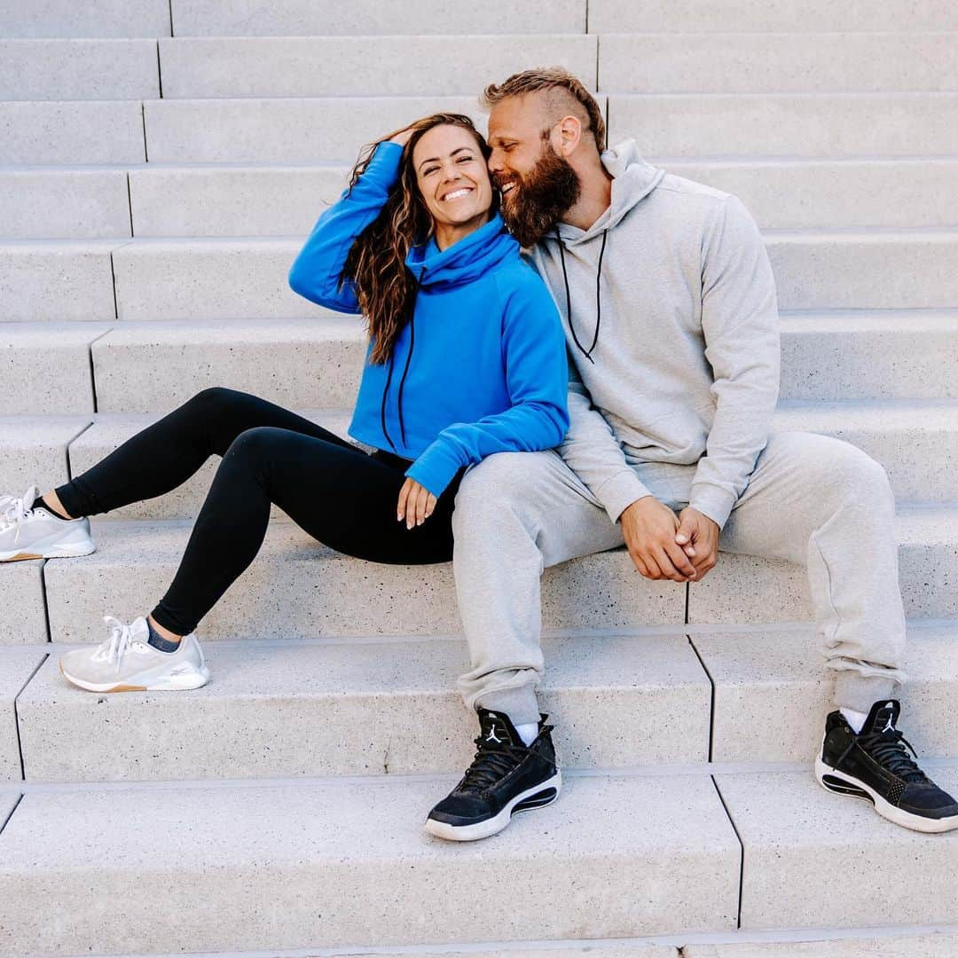 Camille Leblanc-Bazinetのインスタグラム：「My best friend ❤️  Outfit: @bornprimitive」