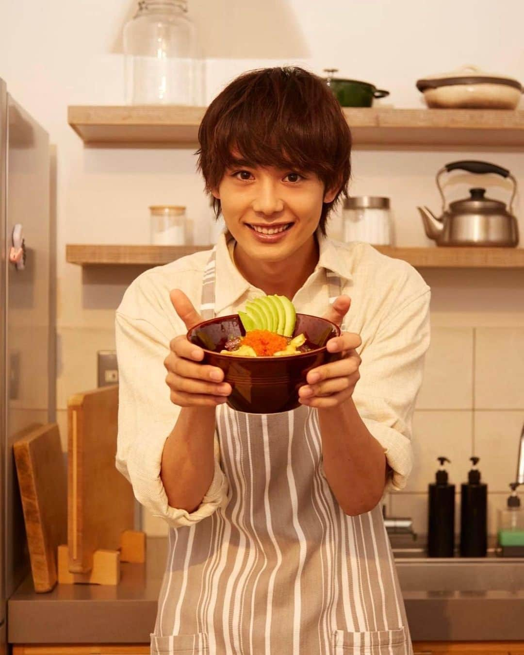 藤林泰也のインスタグラム：「JUNON さん 12月号のアナザーです！ 取材していただき ポケ丼を作らせていただきましたー 見てねー！ #ジュノン#junon  #ジュノンボーイ #普通の色です@」