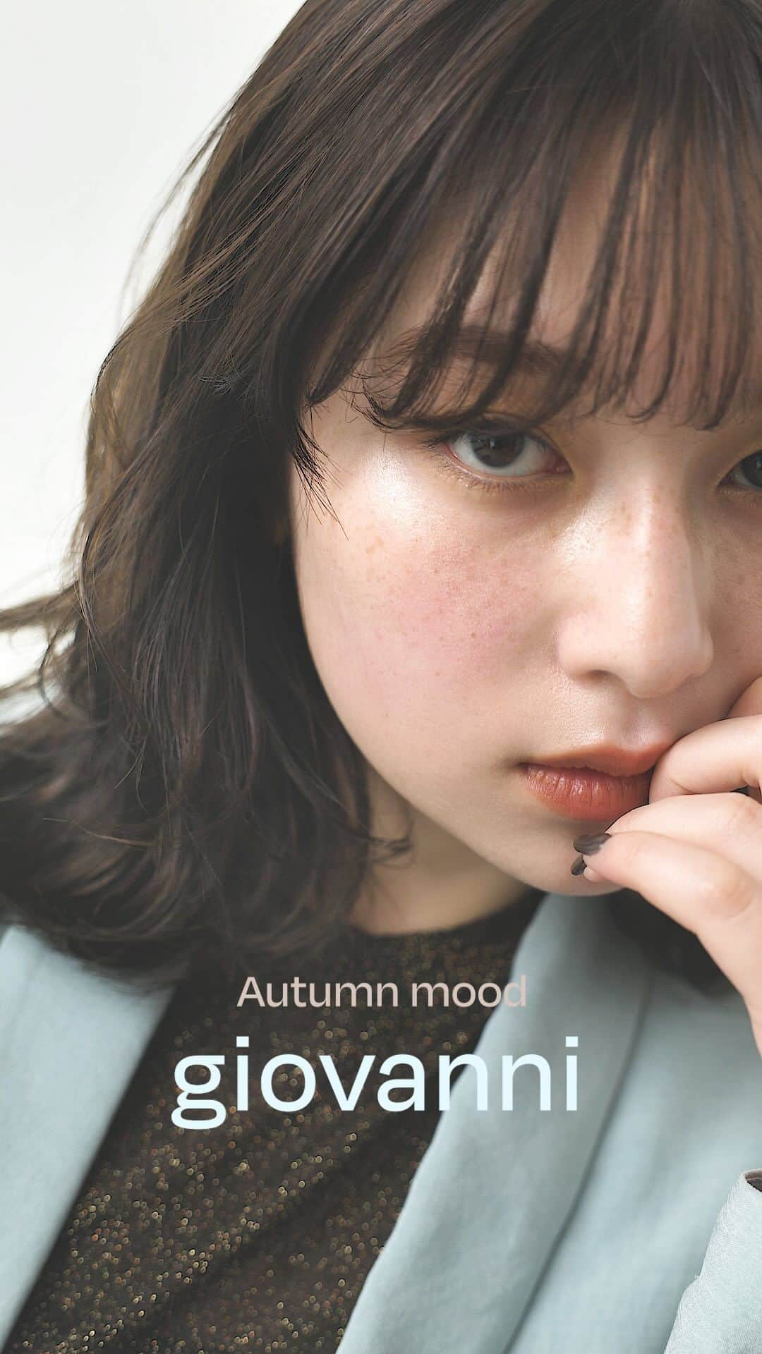 コスメキッチンのインスタグラム：「giovanni Styling BOOK -October-  Autumn mood ［レイヤーを活かしたニュアンスウルフヘア]  幅広いおしゃれが楽しめる秋 雰囲気を纏った、周りと差がつく媚びないニュアンスウルフヘア  ↓HOW TO解説は特集ページをチェック↓ https://www.cosmekitchen-webstore.jp/Page/Lp/GV_styling2310/  [使用アイテム] ・シャインオブザタイムズ グロッシーヘアミスト ・フリッズビーコーン スムージングヘアセラム  [取り扱い店舗] giovanni WEB STORE Cosme Kitchen WEB STORE/店舗 Biople WEB STORE/店舗 Make↗︎Kitchen WEB STORE/ 店舗  #giovanni #giovannicosmetics #ジョヴァンニ #cosmekitchen #コスメキッチン #biople #ビープル #オーガニックヘアケア #オーガニックコスメ #ロングヘア #ロングヘアアレンジ #ヘアワックス #ヘアケア #コスメ #ヘアオイル #ヘアセラム #スタイリング剤 #ヘアケア用品  #センターパート #howto #垢抜け #美髪ケア #トリートメントオイル #簡単ヘアアレンジ #haircaretips #hairstyles #haircare product」