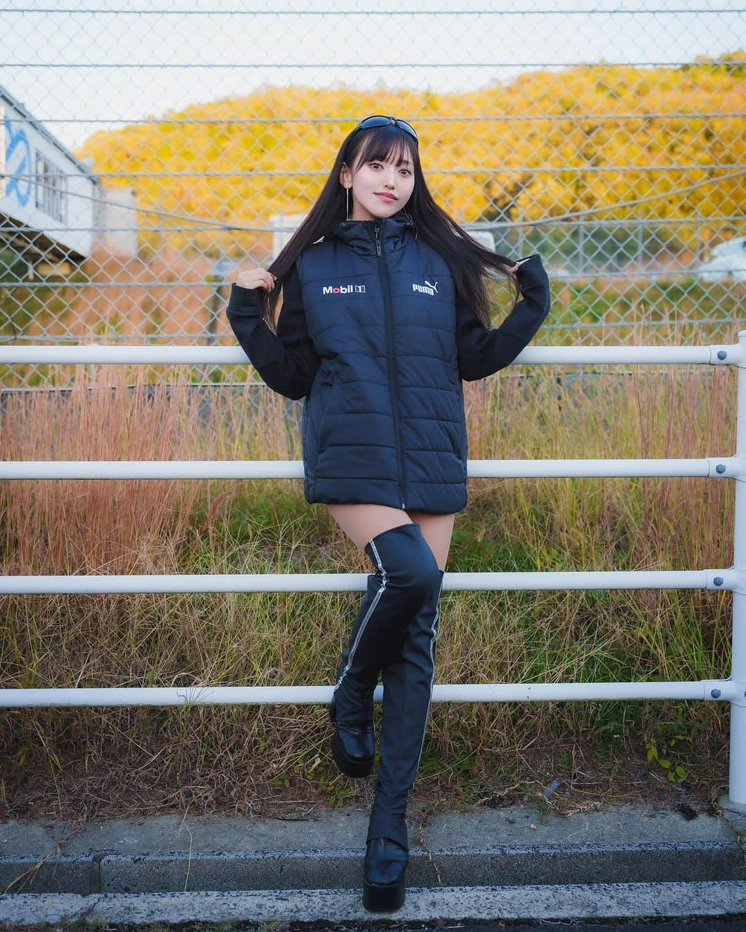 引地裕美さんのインスタグラム写真 - (引地裕美Instagram)「今年は私服でもベストが大好きだから チームウェアにもベストがあって嬉しい🦺🖤✨  #mobil1 #mobil1レーシングサポーターズ #supergt #s耐 #supertaikyu #teamimpul  #UMine #japanese #japanesegirl #일본 #costume #レースクイーン #rq #モータースポーツ #motorsports」10月26日 19時53分 - yuumihikichi