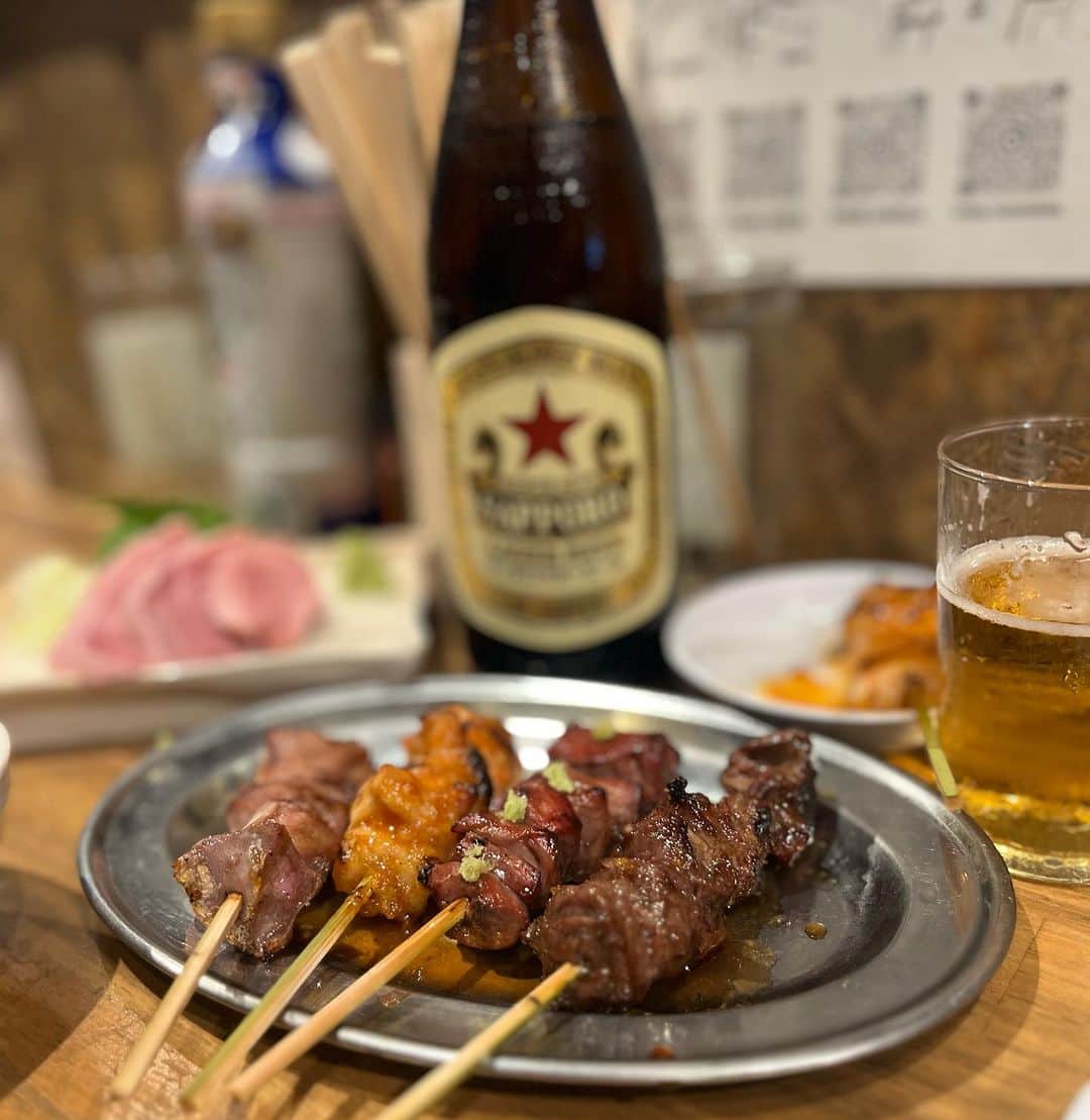 のインスタグラム：「…………  思い出ふりかえり👐  お疲れビール🍻でカンパーイ✨  そうそう🥺こーゆー事を、したかったのです💕  けむりモクモクの居酒屋🏮さん✨👐  @____ayumi116  あゆみ🌷とは、いつもこうやって、フラーっと飲んでたよね〜✨  という事で、３年以上ぶりくらいに…２時間だけ✌️ぷらっと飲みに行ってまいりました❗️つきあってくれて、本当にありがとう💕  そして、ここの焼きトン🐷染み渡るうまさだった〜✨あゆみ〜、ご馳走様でした👐🥺つきあってくれただけでも感謝なのに〜✨  最近、ママ〜ママ〜👶🥺✨✨が💦 さらに、強くなり🙇‍♀️パパにお任せするのが、少し心配でしたが…ちゃんとお利口さんにしてくれました✨  エネルギーチャージ✨✨満タン🔋⚡️😍💕  貴重なひと時を、thank you💕✨✨」