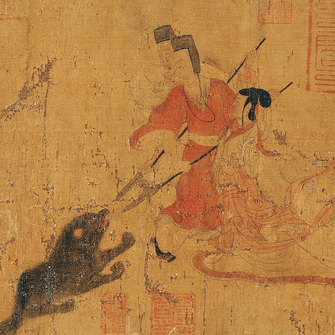 大英博物館のインスタグラム：「⏳ There are just a few weeks left to see the ‘Admonitions Scroll’ in 2023 ⏳  📜 This scene is the oldest surviving section of the ‘Admonitions of the Instructress to the Court Ladies’, an early masterpiece of Chinese painting.  It illustrates a poetic text by the 3rd-century politician Zhang Hua which aimed to correct the poor behaviour of an empress.   🐻 The vignette depicts the moment Lady Feng selflessly threw herself into the path of a bear to protect the Emperor Yuan of Han (r. 48–33 BC).   👉 Swipe to see another of the emperor’s consorts ignobly fleeing into the background! 👀   🏛️ Beloved by the Qianlong emperor, you can admire the 3m-long scroll yourself in its custom-built gallery, Room 91a of the Museum.   🎟️ The next round of free tickets will go live at 12pm today, Thursday 26 October. Get yours before they’re gone via the link in our bio.   🎧 If you’re unable to make it in person, don’t forget you can access a special curator’s commentary with our Museum Audio App! Download it at britishmuseum.org/visit/audio-app   📅 This milestone of Chinese art can only be shown for six weeks each year for its preservation. The ‘Admonitions Scroll’ will be taken off public display on 15 November 2023.   📅 For those ready to plan ahead, we’re happy to confirm the scroll will next be displayed from 8 July – 18 August 2024. Visiting information will be available nearer the time.   🔎 Traditionally attributed to Gu Kaizhi (AD 345–406), 'The Admonitions Scroll' ('Admonitions of the Instructress to the Court Ladies'). Handscroll painting, China, 5–7th century AD.   #BritishMuseum #ChinesePainting #AdmonitionsScroll」