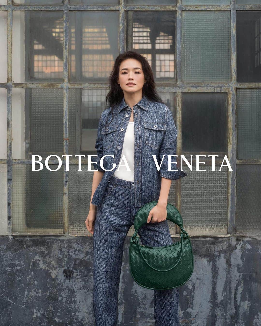 スー・チーさんのインスタグラム写真 - (スー・チーInstagram)「上次相遇于米蘭🌹期待新旅程和@BottegaVeneta壹起探索其獨具創意與精致工藝的時尚世界。#Bottega Veneta#  落❤️」10月26日 19時58分 - sqwhat