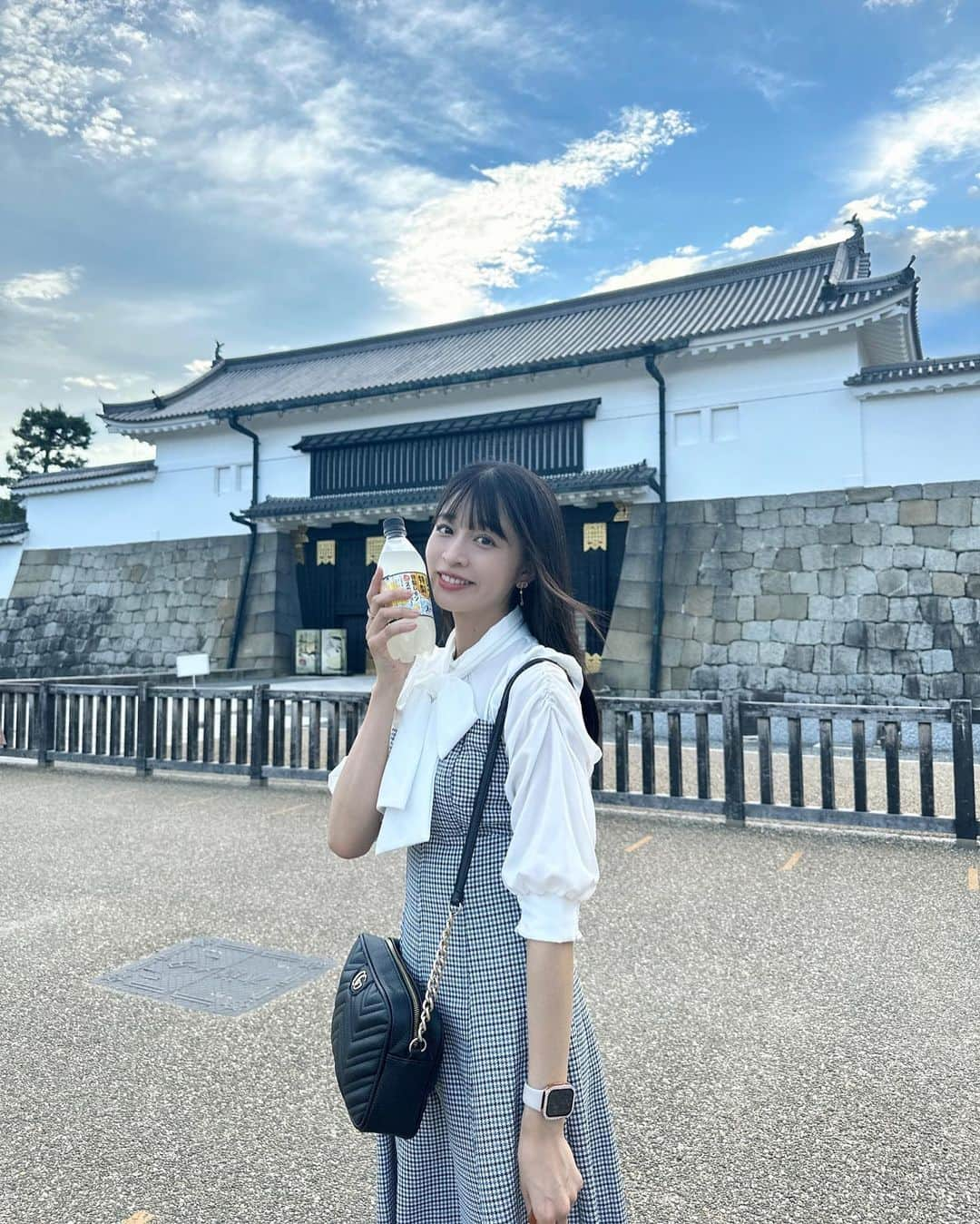 四島早紀のインスタグラム：「#京都 🍵 #二条城 🏯 風情溢れる京都綺麗だったな〜〜🌿 また行きたい〜〜ദ്ദിᐢ- ̫-ᐢ₎  今週末は #愛知県 行くよ〜🫶🫧  #instagood #instalike #likeforlikes #likeforfollow #followme #fff #japanese #japanesegirl #黒髪 #黒髪ロング  #photography #コーデ #ootd #dior #秋 #秋服 #willselection #ワンピース #京都旅行」