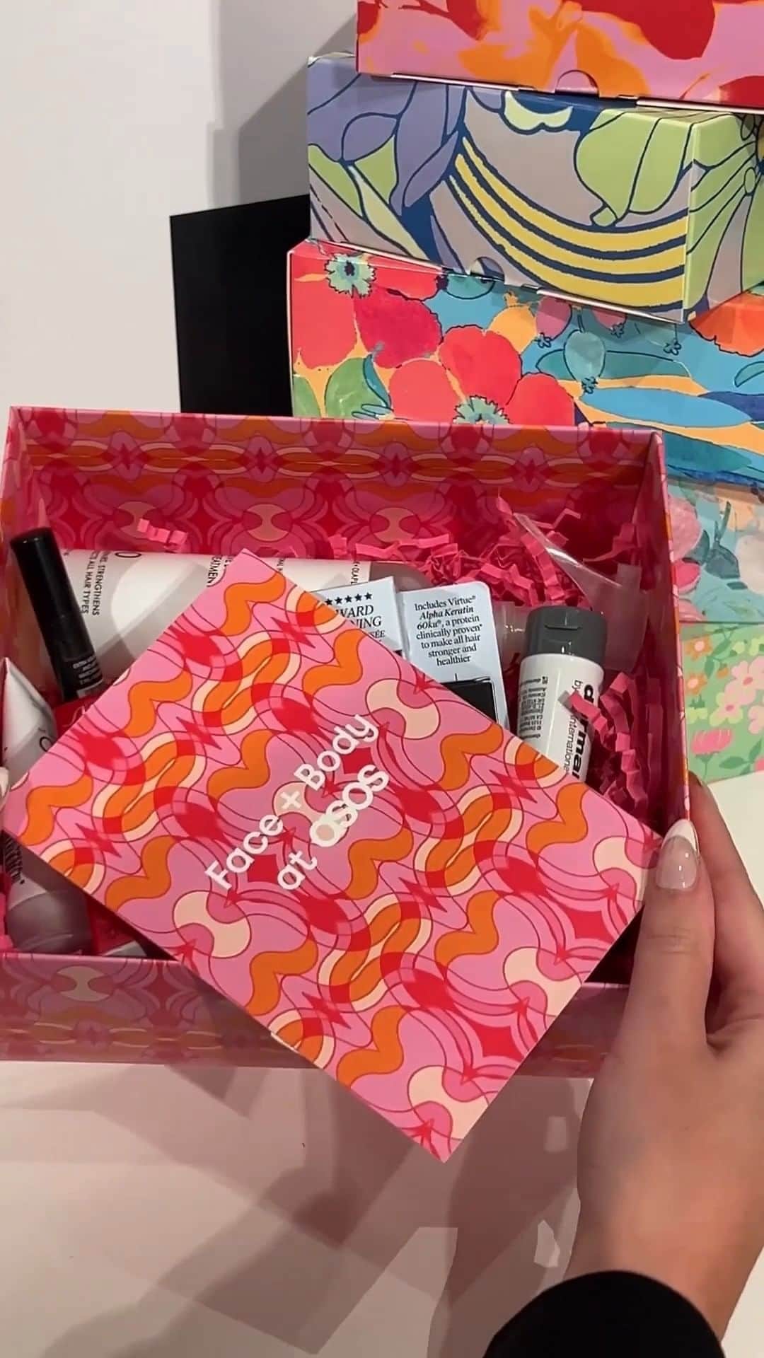 ASOSのインスタグラム：「Little Luxuries + Big Savings = Girl Math 🤷‍♀️  🔎 [132549279]」
