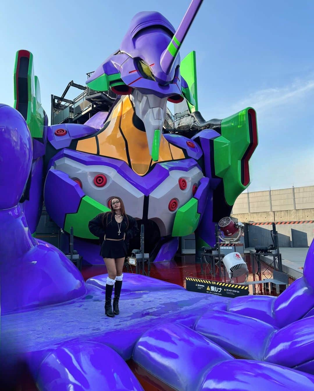 YOONのインスタグラム：「𝑫𝒂𝒕𝒆 w/ UNIT-01 🫶🏽💜💚🤍❤️🖤🧡」