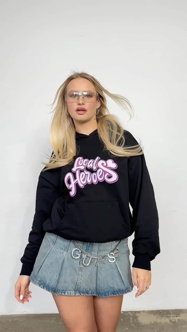 LOCAL HEROESのインスタグラム：「FINALLY NEW DROP! OH BABY Hoodies are dropping today!  6:00 PM CET 🎀💅🏻」