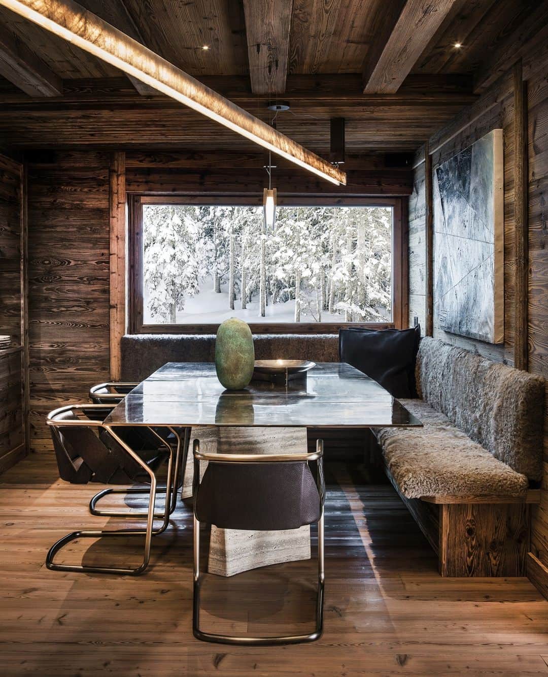 Wallpaperさんのインスタグラム写真 - (WallpaperInstagram)「Take a peek inside Chalet Henge by @henge__official set within the iconic backdrop of the Italian Dolomites. ⁠ ⁠ Here you can find a private retreat, cocooned among serene fir trees, created by designer and architect Isabella Genovese and Paolo Tormena, the visionary founder of Henge. ⁠ ⁠ In our article online, we discuss how the picturesque town of Cortina d'Ampezzo, known for having the perfect blend of aesthetic tradition and innovation since the early 1900's, is now a recognisable attraction for more than just the slopes, but for sports, cinema, art, and design. ⁠ ⁠ Tap the link in bio to read more. ⁠ ⁠ 🖋️: Maria Cristina Didero⁠ 📷️: Courtesy of Henge⁠ ⁠ #wallpapermagazine #chalet #interiordesign #architecture #staycation #architects #cortina #italy #skiresort #cortinadampezzo」10月26日 20時00分 - wallpapermag