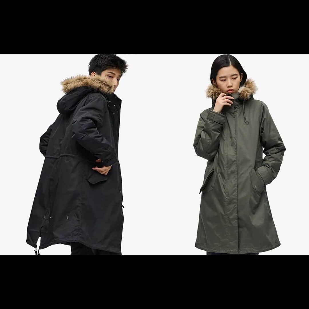 のインスタグラム：「【西館5F FREDPERRY】  〇J6504(Mens)　〇J6104(Womens) Zip-In Liner Fishtail Parka  FREDPERRY、23AWフィッシュテールパーカがローンチです。 今期はブラック、フィールドグリーンの2カラーで展開。 耐久性が高く風を通しにくい高密度なコットン・ナイロンを使用したライナー付き。  フード口のファーはリアルなエコファーを使用し、取り外し可能です。  ライナーは単体でも着用でき、ダウンに匹敵する暖かさのプリマロフト中綿。 袖リブの編地変化ティップがアクセントとなります。  男性・女性2モデルのご用意です。 好みのシルエットに合わせてお選びいただけます。  カラー　102：BLACK　 　　　　638：FIELD GREEN サイズ　S、M、L(Mens) 　　　　8、10　 (Womens) 税込み52800円  〇J6525 Fur Lined Fishtail Parka  今期はよりリアルなフィールドコートがラインナップされています。 耐久性の高いコットンツイルを使った取り外し可能なファーライナー付き。  オリジナルに近い生地やディテール、シルエットを採用した、アウターウェアのアイコン的パーカー。 ゆったりとしたシルエットはユニセックスでの着用も。  カラー　Q50：PARKA GREEN サイズ　M、L 税込み55000円 (画像7～10)」