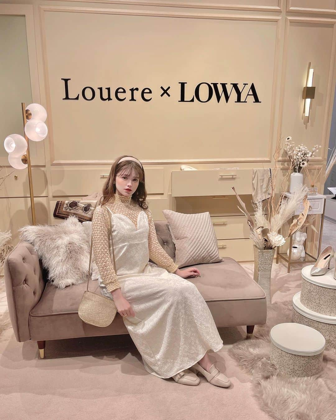 織田エリカのインスタグラム：「𝕃𝕠𝕦𝕖𝕣𝕖 𝕖𝕧𝕖𝕟𝕥🧸🤎  𓂃  先日Louere 23AW Exhibition に 遊びに行ってきたよ🍂  LOWYAとのコラボブースもとても可愛かった🪑🪞  写真で着ているお洋服も @louere.official  のワンピースでとても可愛くてお気に入り🤍  𓂃  #PR #louere #lowya #code #coordinate #ootd #me #fashion #event #vintage #vintagegirl #vintagestyle #antique #cute #frenchgirl #girly #ルエレ #ファッション #コーデ #ワンピース #ワンピースコーデ #秋コーデ #イベント #アンティーク #ヴィンテージ #フレンチガーリー #ガーリー #フレンチガーリーコーデ #ヴィンテージガーリー #ヴィンテージライク」