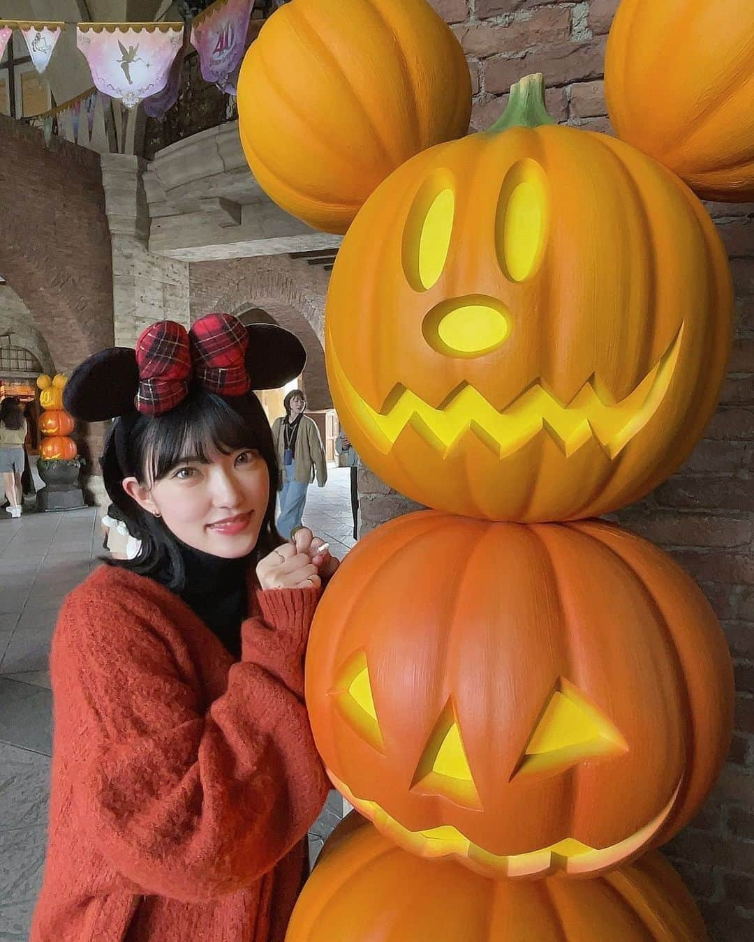 東条蒼さんのインスタグラム写真 - (東条蒼Instagram)「絶叫に乗れないから私の友達は毎回楽しめてないかもしれないのだけど、わたしはご飯たくさん食べれて幸せでした。  センターオブジアースに久々に乗ったんだけど、エイリアンみたいなやつ怖いし、落ちるのも怖いし、ハッピーな感じがなさすぎて、楽しさが全くわからなかった…4秒くらい意識飛ばせばギリ乗れる。。  三半規管が弱いので、レイジングとかコーヒーカップの方が無理😆笑  わたしとゆるゆるディズニーデートしよ❤️  #蒼ファミリー #撮影会 #メガネ女子 #あおたん #蒼 #らぴど #ポトレ #ポートレート #撮影モデル #コスプレ #followｍe #following #japan #girl #photooftheday #tagsforlikes #instalike #lapisdoll  #台湾 #香港 #粉我 #拍照 #照片 #人像攝影」10月26日 20時08分 - aoshiro_516