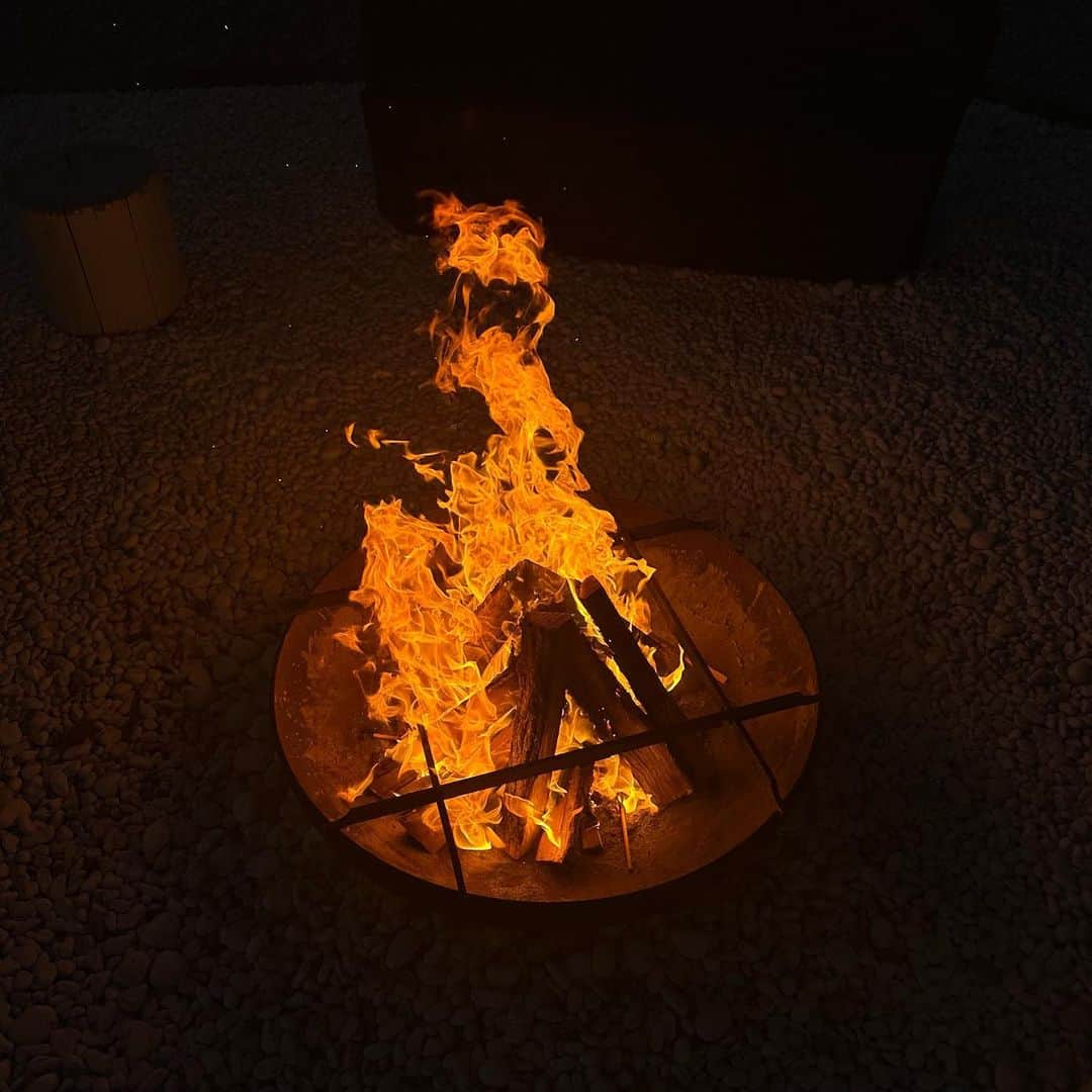 水上京香のインスタグラム：「⁡ あったかいね〜ってなる季節 🪵🔥」