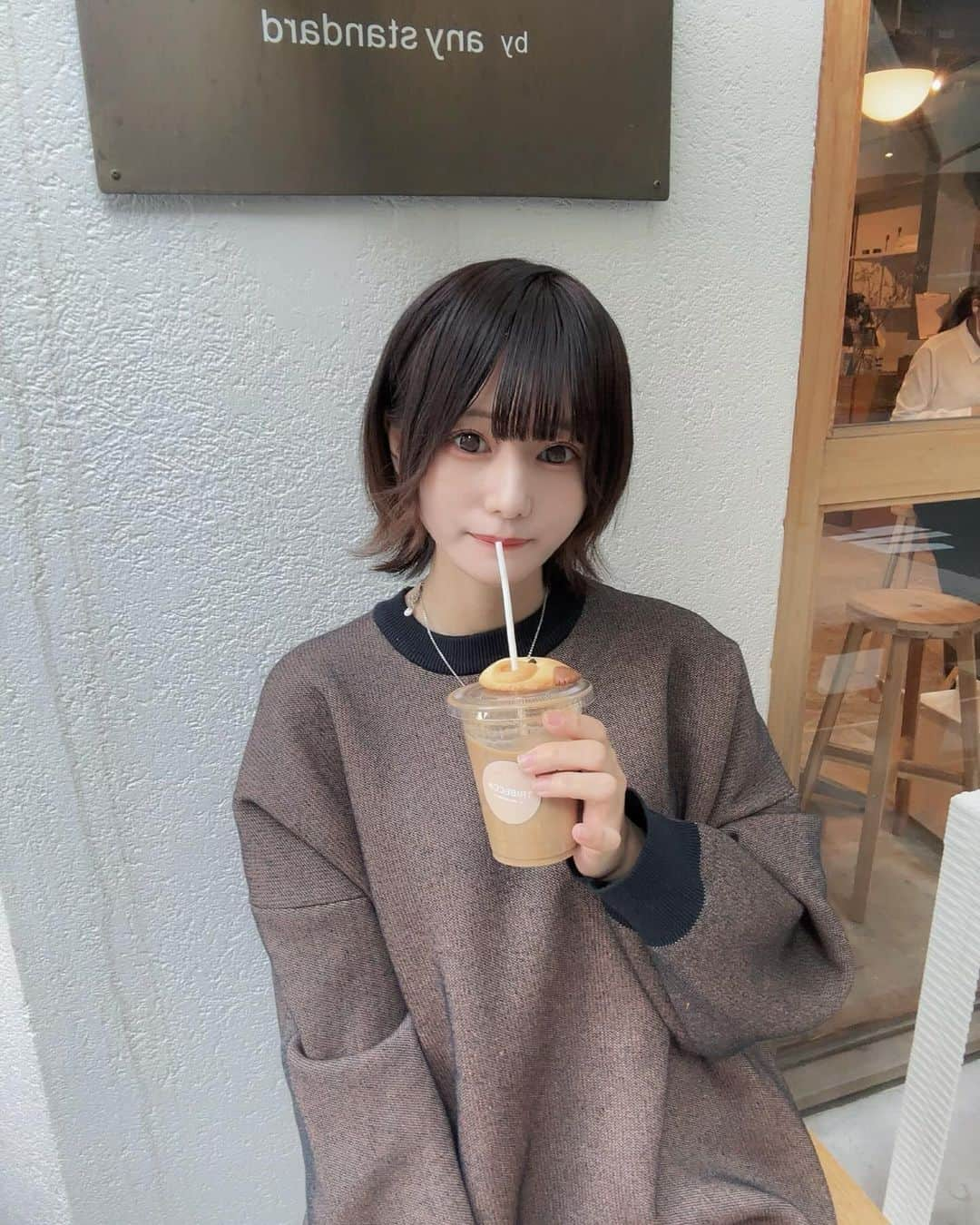 瀬山まどかさんのインスタグラム写真 - (瀬山まどかInstagram)「コーヒーの種類があんまりまだわかってなくてカフェで頼む時いつも迷う、、あと冷たいのよりホットが好き。」10月26日 20時18分 - madoka4649