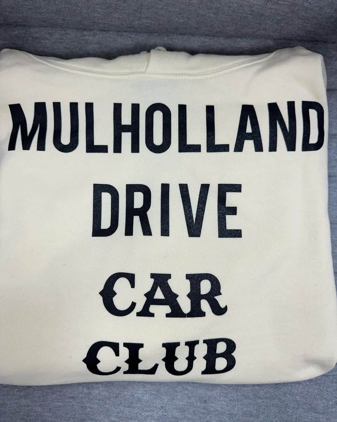ループウィラーのインスタグラム：「Mulholland Driveとキタ。 . . #tokyodrivecarclub  #kentatokyodrive  #mulhollanddrive  #davidlynch」
