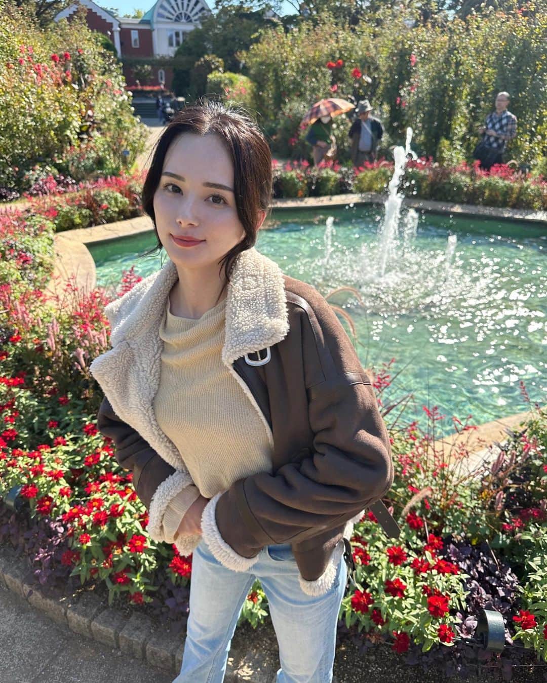 くるみのインスタグラム：「@shein_japan  でつくる7日間コーデDAY6🐝⌛️ きれいな場所🌹🌼」