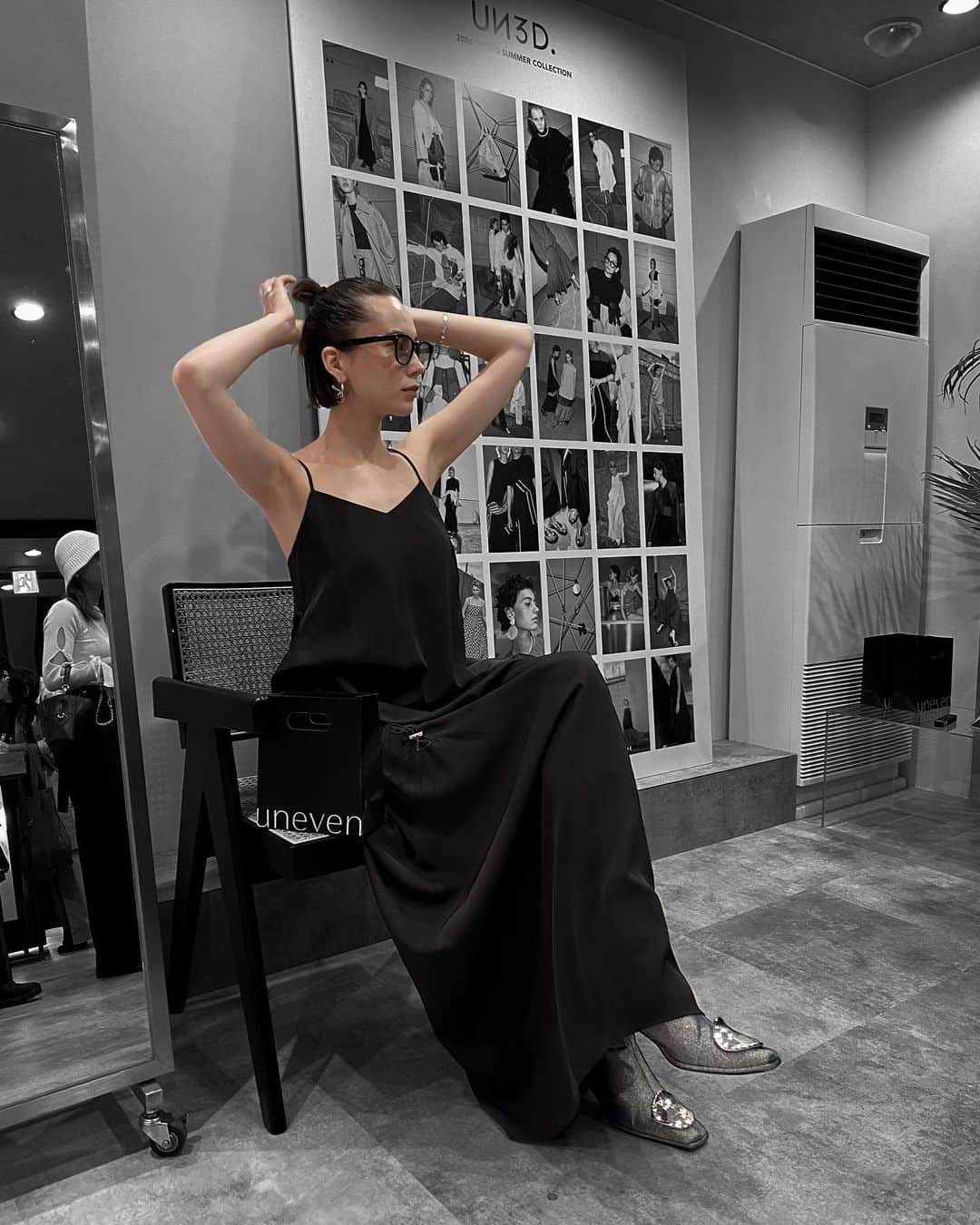 マリークレアのインスタグラム：「* My new black dress @un3d_official 🖤  #un3d #2024ss」