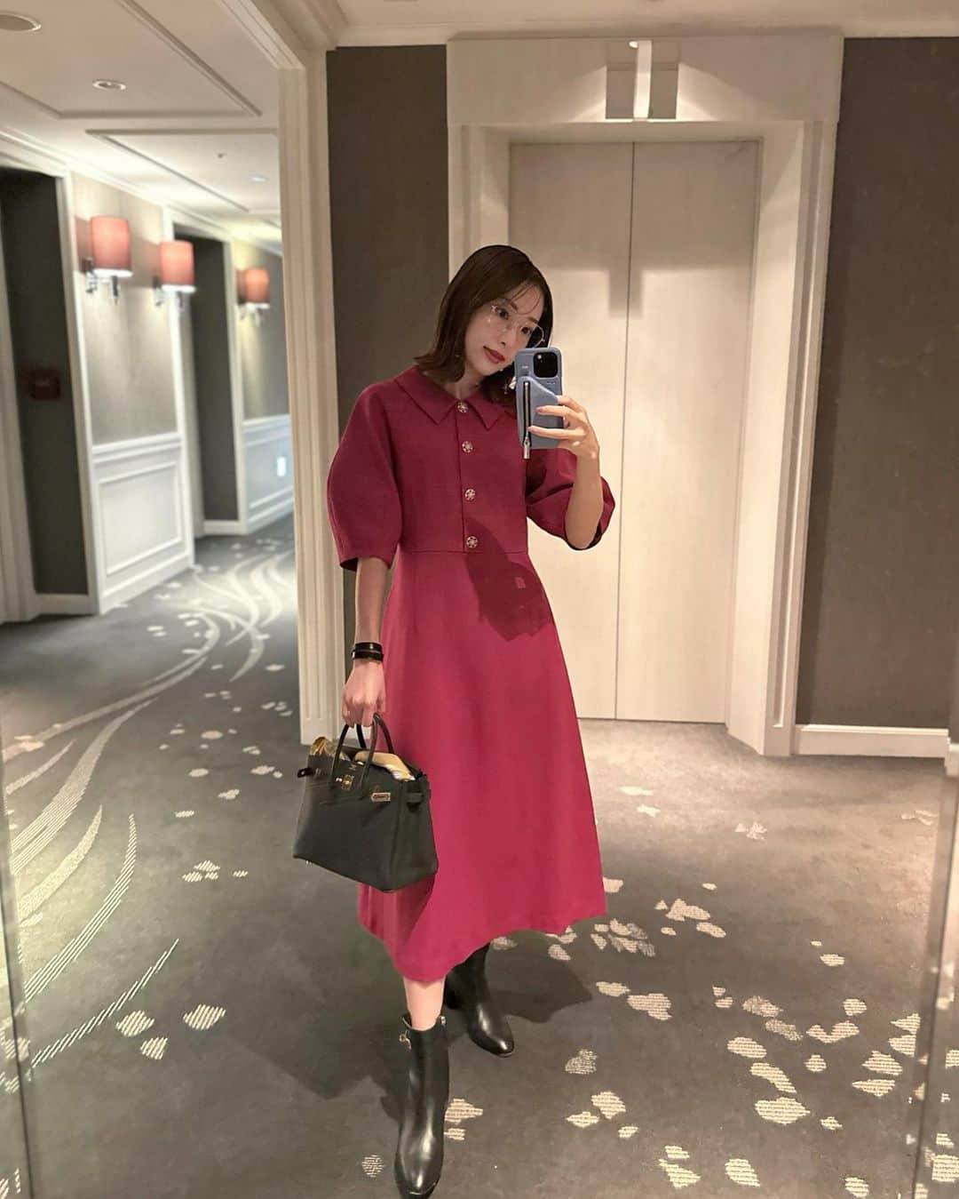 冨張愛さんのインスタグラム写真 - (冨張愛Instagram)「ずっと前から気になっていた @everyskin_official 新作発表会へ 本日発売のレスコラドリンクのボトルが マゼンダピンクなので同じ色のお洋服を着て🧜🏼‍♀️💜 赤ワインにも含まれているレスベラトロールが 老化細胞に働きかけて長寿遺伝子🧬のスイッチをONにしてくれて、NMN/コラーゲンペプチド/発酵プラセンタもたっぷり配合した何とも贅沢な究極の美容ドリンク。 とろみがあってスッキリ美味しく飲みやすく 人工甘味料 香料 カフェインも不使用◎が本当に嬉しい。 健康的な肌を育むスキンケアブランドEVERYSKIN 代表まいこさんの熱い思いや開発秘話をお伺いし 毎日飲み続けるのが益々楽しみに...🫶 すっかりファンになってしまったので スキンケアも今晩から使い始めます✨ * onepiece ... #mmaglielecassetto  #everyskin #pr #エブリースキン #レスコラドリンク」10月26日 20時17分 - megumitomihari