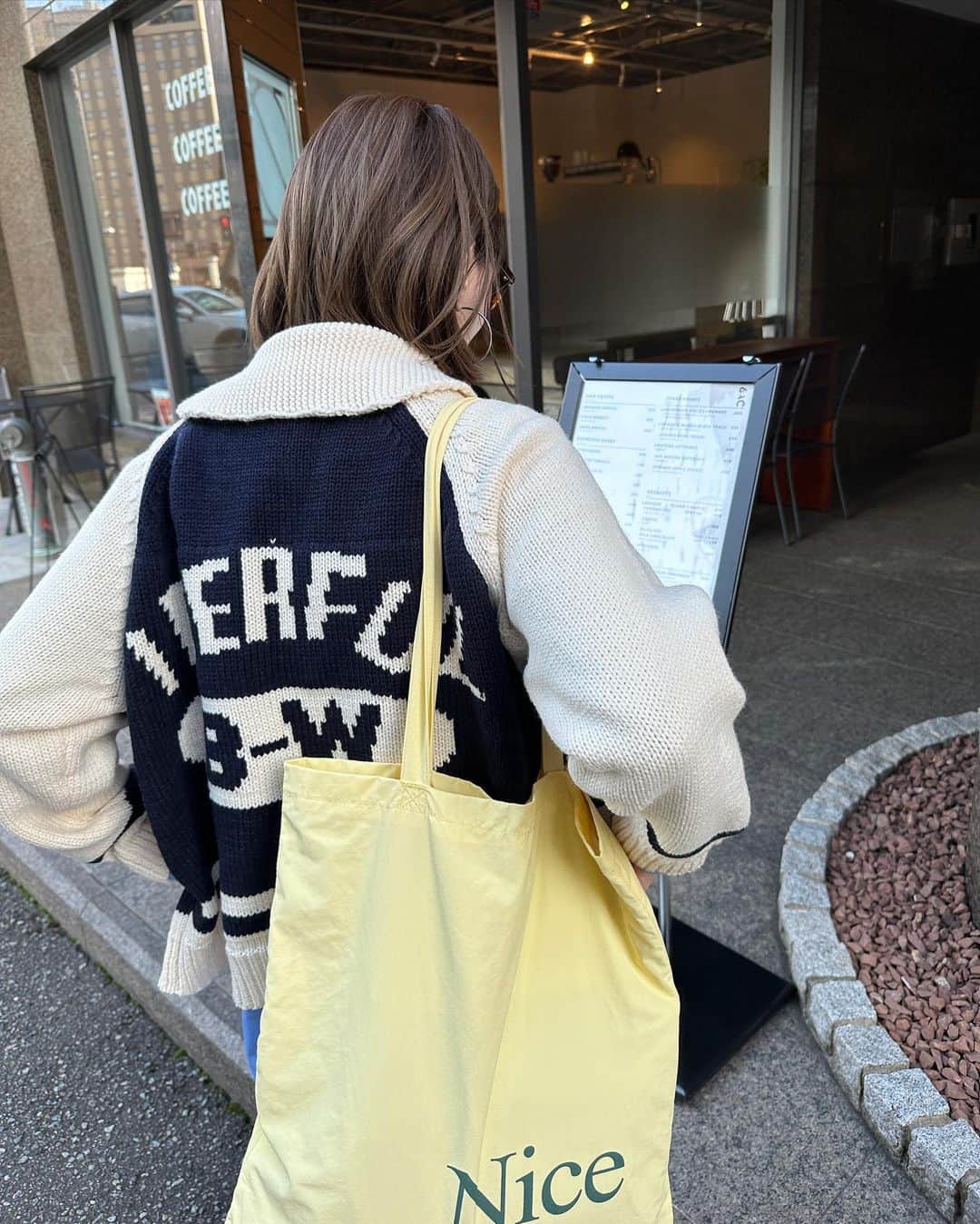 青木美緒のインスタグラム：「NICE☕️☕️🎱」