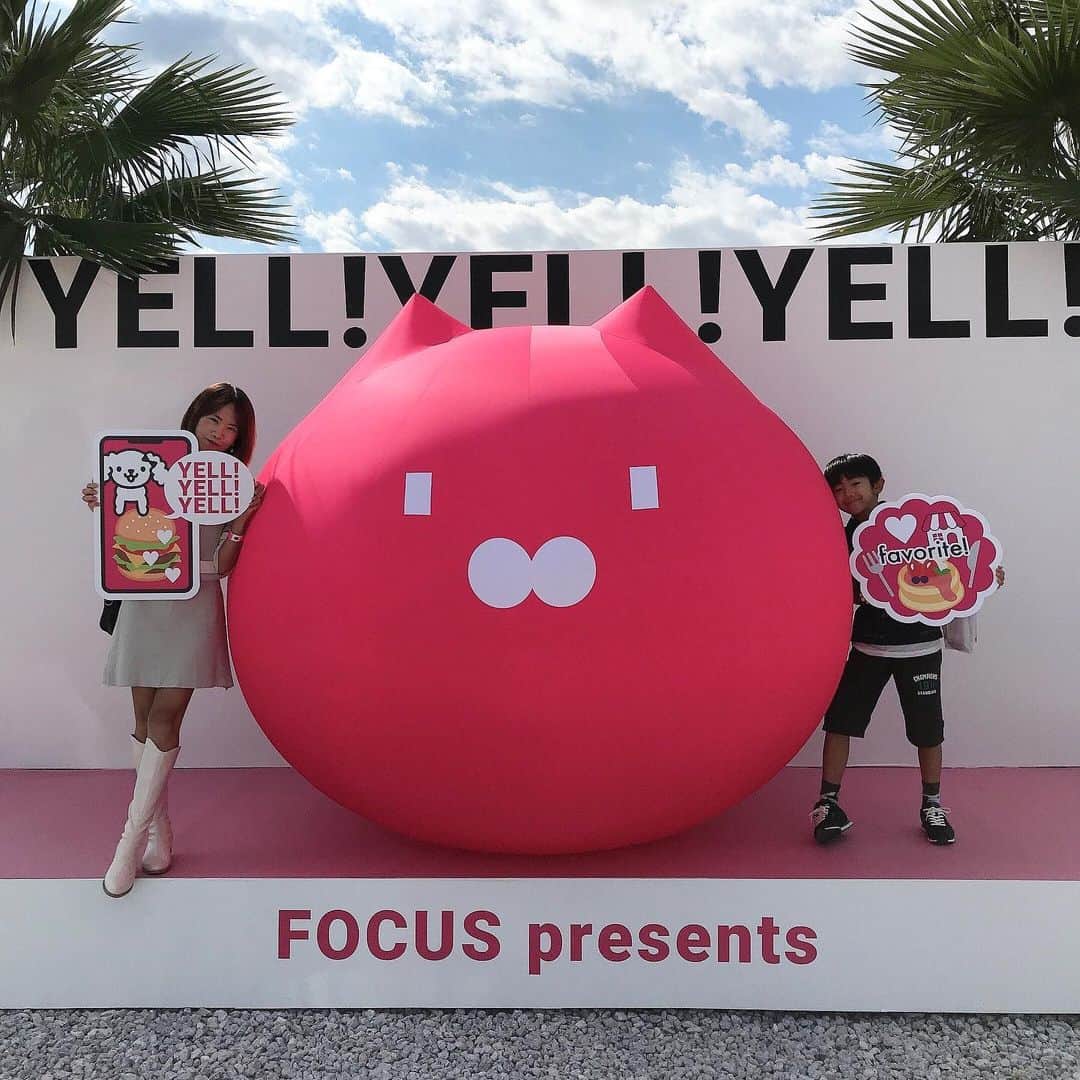 のインスタグラム：「#PR 投稿です FOCUS初イベント【YEEL!YEEL!YEEL!】に参加してきました💓 @focus_corporation 会場はとても素敵な 豊洲キラナガーデンでした❣️ またすぐにでも行きたいなぁ！  会場には素敵な企業ブースさまも！ ①メルセデスベンツ豊洲 @mercedesbenztoyosu メルセデスの最新モデルや認定中古車をご検討中の方！ こちらの正規販売店へいかがでしょう！ 私も運転できたらなぁ！ こんな素敵な車をいつか運転してみたい♡ #メルセデスベンツ豊洲#ベンツ#江東区  ②三菱ジャパン @samyangfoods_jp 激辛インスタント麺のブルダック炒め麺が ソースやタンミョン、お菓子になって発売中！ お菓子はさくさくして美味しかった💓 辛いけどヤミツキになる！！ #ブルダック#辛すぎても旨すぎ#ブルダックソース  ③カルビー @calbee_jp  息子も大好きなポテトチップス❤️ 隠し味にほたてエキスを追加！ のりしおはやっぱり美味しい！  朝食におすすめ！ ベイクドオーツナッツ＆シードとバナナ＆ベリー サクサクに焼き上げたオートミールにナッツやフルーツが入って、そのままでも、牛乳をかけてもどちらも美味しい💓 @calbee_frugra #こんなにおいしかったっけ #のりしお#ベイクドオーツ  ④エステティシャンコスメ　たかの友梨 @takanoyuri_cosme ブースにてご紹介いただきました、 バブルマスククレンジングはクレンジング、洗顔、 毛穴洗浄、泡パックまで1本で完了する万能マルチクレンジングです。 ジュエリーパクトはオールインワンファンデーション！ 乾燥知らずの艶美肌目指すならこちらおすすめです。 こちらの2商品はまた別記事でご紹介したいとおもいます。 #バブルマスククレンズ #ジュエリーパクト#たかの友梨  ⑤宮崎県　都城市ふるさと納税 @miyakonojo_furusato  都城市は宮崎県と鹿児島県の境に位置する、 農業や農産加工品が盛んな街です。 今話題のふるさと納税制度をわかりやすく 説明していただきました！ まだしたことがなかったのですが 一度したくなる〜🎶 #都城市ふるさと納税 #ふるさと納税日本一 #ふるさと納税おすすめ  ⑥ピーロートジャパン @pieroth_japane 世界屈指のワイン直販会社です。 有名な漫画にも取り上げられまピーロートブルーや 一般小売店には出回らない希少な銘柄を 取り扱っています。 #ワイン#ピーロート#ワイン好きと繋がりたい  ⑦AZESPOGOLF @azespo.ikebukurod  池袋で唯一ゴルフスタジオとパーソナルジムと マッサージを併設している施設です。 ゴルフ体験させていただきましたが、 久々のゴルフ楽しかったです♪ #池袋パーソナルジム#シュミレーションゴルフ #ゴルフレッスン  続きはまた次回ご紹介します！」