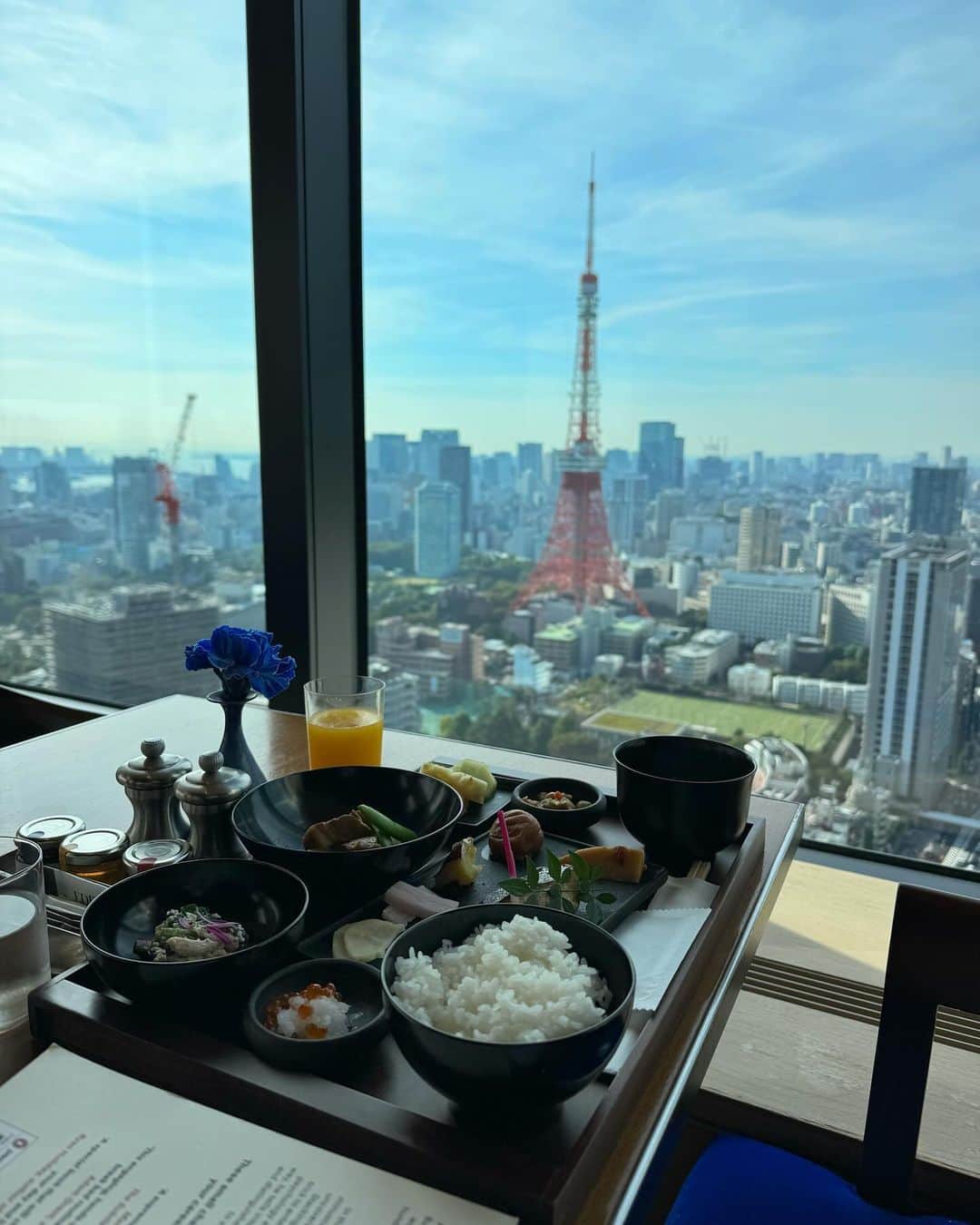 ソニアさんのインスタグラム写真 - (ソニアInstagram)「Of solo breakfasts, mismatched socks, and people who always feel like home 🦋」10月26日 20時24分 - soniachew