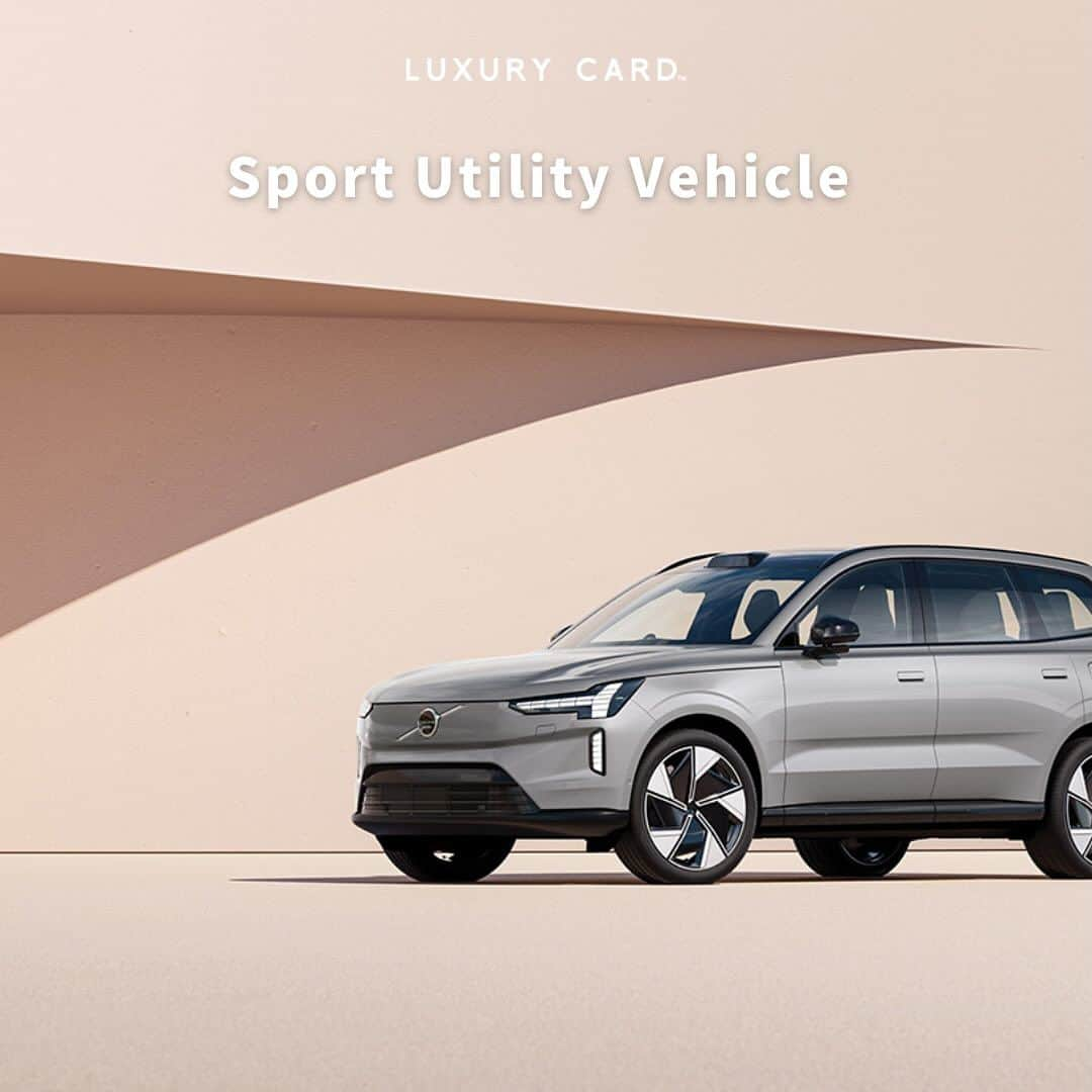 Luxury Card Japanさんのインスタグラム写真 - (Luxury Card JapanInstagram)「【業界をリードする次世代電動車３選！🚘】  電動化という大きな転換期にある車の世界。今回は業界をけん引している次世代電動車3選をご紹介！  ⓵BMWの完全電動セダン「i7 xDrive 60」（2023年型）  世界的に供給不足が懸念されているレアアースを使わずにモーターを製造し、最高出力536馬力、最大トルク744Nm。つまりこの全輪駆動車は、直線ではスーパーカー並みの性能を発揮します。（静止状態からわずか4.5秒で時速約97kmに加速） 「i7 xDrive60」は、ハイスペックにしてラグジュアリーな、大人のセダン。  ⓶PHEVの2023年型「レンジローバー・スポーツ・P440eエレクトリック・ハイブリッド」  走行状況に合わせてエンジン、トランスミッションなどを自動調整するシステムで、「砂地」「雪・草地・砂利」「泥」などのモードが用意。 最高出力434馬力、最大トルク約840Nmを生み出し、電気だけでも約97kmの航続が可能です。 れっきとしたラグジュアリーSUVでもあり、それにふさわしい快適装備や最先端の機能も完備。（アクティブ・ノイズ・キャンセリング、ヒーター＋クーラー＋マッサージ機能付きのフロントシート、空気清浄システムなど）。  ⓷最新SUVボルボ「EX90 」（2024 年型）  グレードは「ノーマル」と「パフォーマンス」の２つが用意される見込み。「ノーマル」は最高出力402馬力、最大トルク770Nm。「パフォーマンス」では496馬力、最大トルク910Nm。 安全性に関してボルボは引き続き業界をリード。現段階で搭載が予定されているのは、ドライバーの注意散漫などを検知するカメラ、子どもやペットの置き去りを防ぐ車内レーダーシステム、自律走行に必須のハードウェア一式など。  ▶ラグジュアリーカードについてもっと知りたい方は @luxurycardjapan のプロフィールリンクからご覧いただけます。 期間限定優待やトラベル・ダイニング・ライフスタイル優待を毎日更新中！  #bmw  #landrover #rangerover  #volvo #セダン #ランドローバー #レンジローバー #ボルボ #SUV #BEV #HV #EV #電動車 #電気自動車 #バッテリー電気自動車 #ハイブリッド車 #高級車 #ラグジュアリーカー #スポーツカー #車 #外車 #高級SUV #高級 #ラグジュアリーカード」10月26日 20時25分 - luxurycardjapan