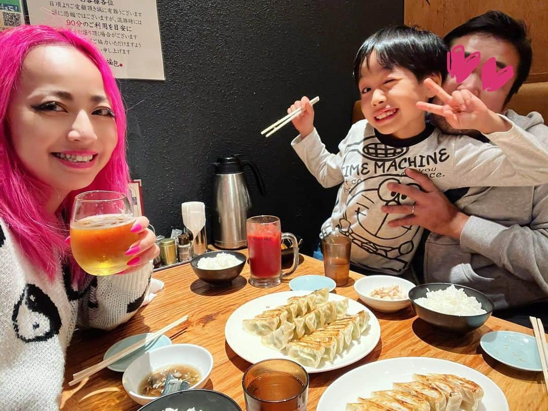 ニーコさんのインスタグラム写真 - (ニーコInstagram)「今日も仕事に育児におつかれさまーーー🍻🥟 30代ラストスパートに乾杯(こじつけ) 明日でニーコさんの30代が終了😇！！！！！ #さよなら#30代」10月26日 20時35分 - neeko_isuzu