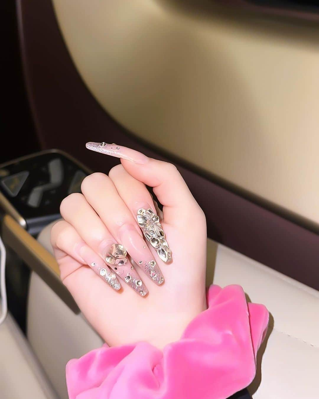 アンジェリカのインスタグラム：「nail🧚💕🌖 あした新しいのにするよん🩵🩵  ━━━━━━━━━━━━━━━  《特別クーポン💅》 私のインスタを見た‼︎で、  ──ご新規様𝑚𝑒𝑛𝑢 ──� ☑︎シンプルジェル￥8500��〜 ☑︎ハンドジェルやり放題￥12500��〜 ☑︎フットジェルやり放題￥12500��〜 ☑︎スカルプやり放題￥18000〜�� �� ✦ご新規様のみ利用可 ✦オフ無料コーティング込み ✦有料パーツ、有料アートはやり放題に含まれていないので、別途かかります。 ✦その他メニューもあるのでお気軽にお問い合わせ下さい。  私の担当𝑦𝑢-𝑘𝑜のインスタ (@YUUUUUUUKO1224)  𝑒𝑦𝑒𝑙𝑎𝑠ℎ & 𝑛𝑎𝑖𝑙𝑠𝑎𝑙𝑜𝑛 𝑙𝑎𝑝𝑖𝑠渋谷本店 お問い合わせ、ご予約はコチラ💁‍♀️ 𝑇𝑒𝑙 0364164998 𝐴𝑑𝑑𝑟𝑒𝑠𝑠 〒150-0042 東京都渋谷区宇田川町33-12 J+RサイドRビル  8F  ——————— #pr」