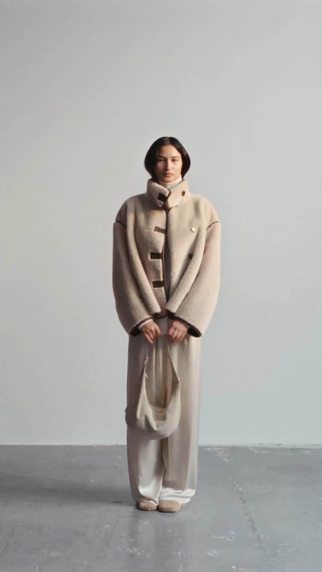 ARKETのインスタグラム：「The Faux Fur Jacket in beige is back in stock. Shop it now on arket.com: link in bio. - #ARKET」