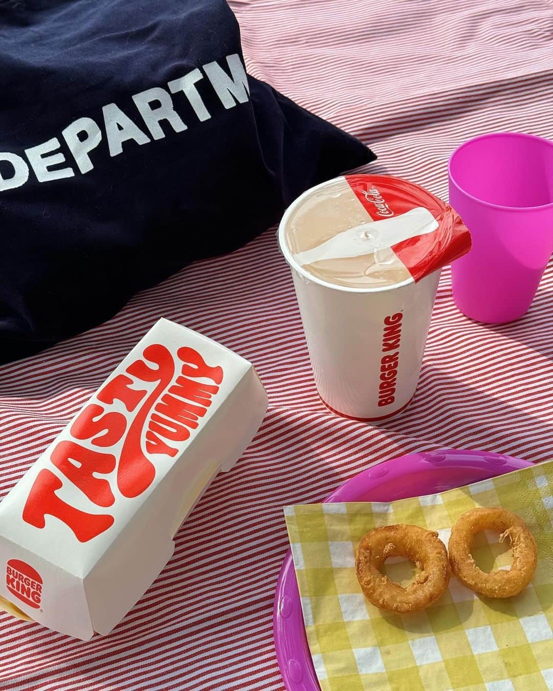 小林ようのインスタグラム：「ゆるピクニック。 外で飲食するの好き。  #ゆるピク #公園 #休日 #dayoff #ピクニック #picnic #피크닉」