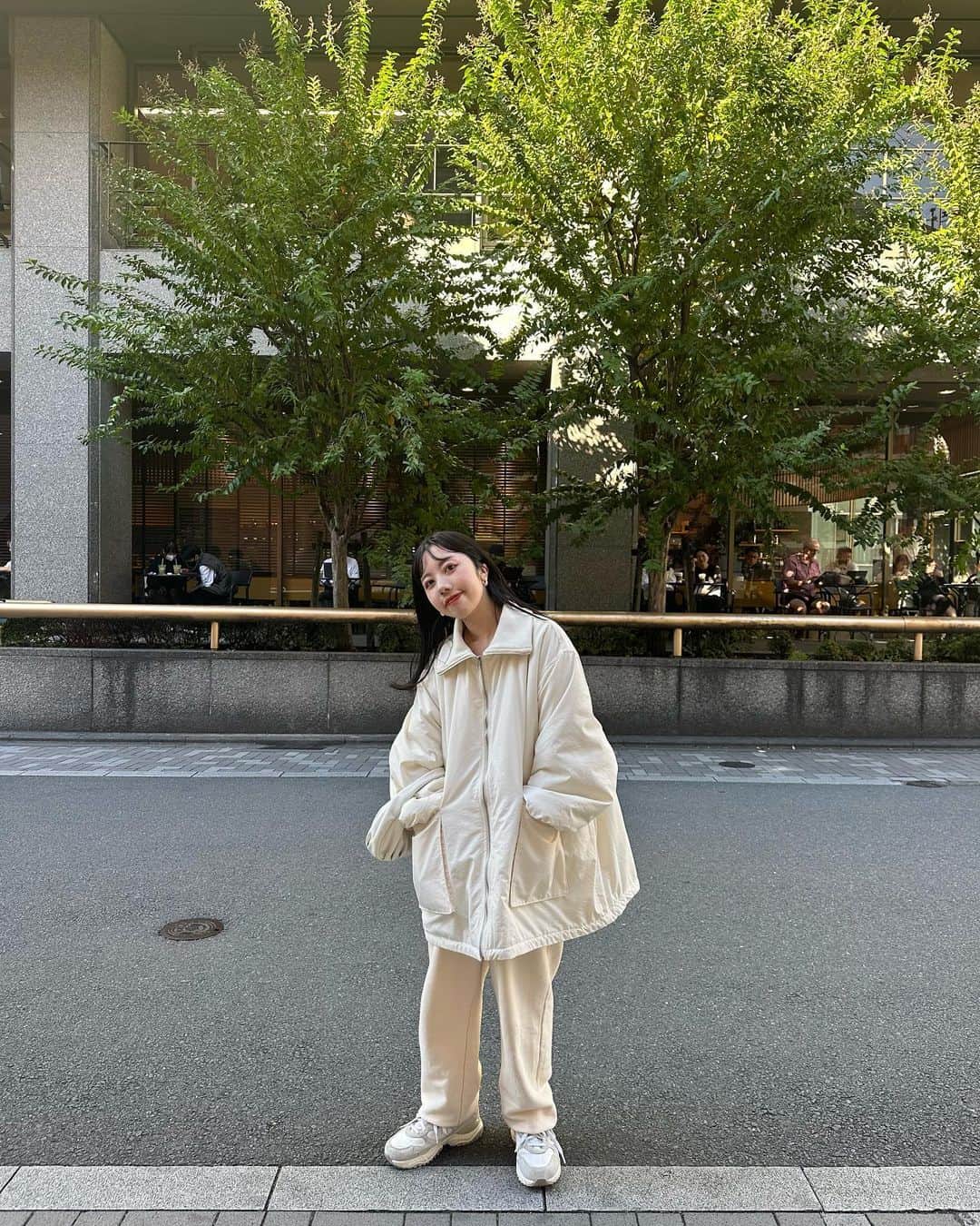 kannnaのインスタグラム：「ゆるり〜🥛🤍オールホワイト！ 髪の毛伸びたナア〜！嬉しい😗♪」