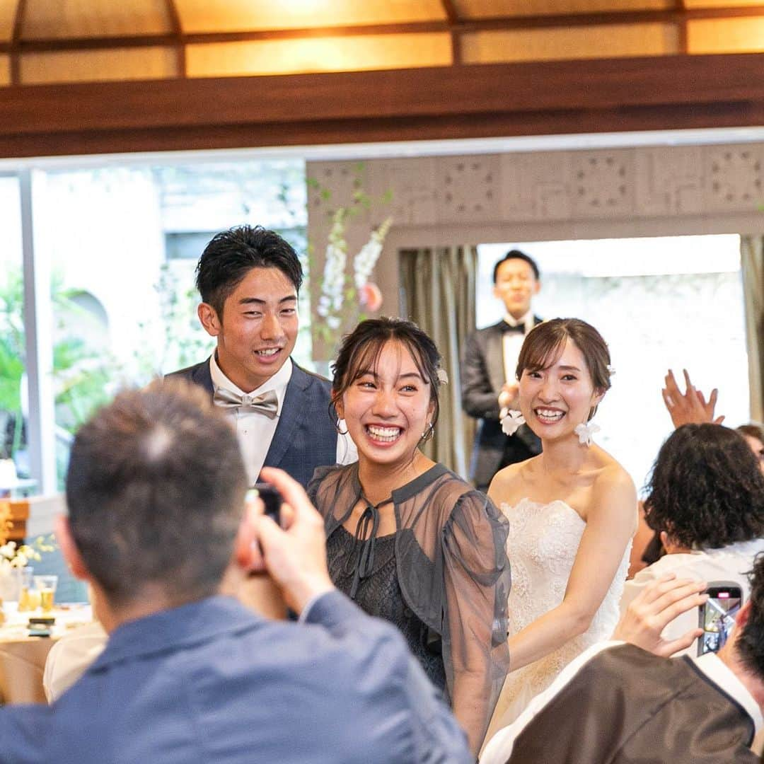 アルカンシエル南青山さんのインスタグラム写真 - (アルカンシエル南青山Instagram)「【ドレス姿のご新婦様を見て.…】 ご新婦様のご中座相手は小さいころから一緒に育ってきたご家族様 ・ ドレス姿のご新婦様を見ておめでとうと伝えると目には光るものが… 小さいころから一緒だったからこそ数えきれない思い出と 幸せになってねの想いが溢れてきたのだと思います ・ これまでの思い出も これからもよろしくねと歩くこの道のりは 一生忘れない新しい思い出になるでしょう✨  . .................................. 南青山で🌱光×水×緑🌿 を感じられる結婚式場🕊✴︎ . 『感謝を、式のまんなかに。』をテーマに 自然体で感謝が伝わる結婚式の事例を紹介💛 . 👇🏻をタップ🌈👣 @arcenciel.minamiaoyama ......................................  #披露宴レポ  #披露宴レポート  #中座  #中座サプライズ  #中座エスコート  #ウエディングドレス  #ウエディングレポート #ウエディングレポ #アルカンシエル #アルカンシエル南青山 #アルカン花嫁 #東京花嫁 #東京プレ花嫁 #東京ウェディング #東京結婚式 #表参道花嫁 #表参道プレ花嫁 #表参道ウェディング #表参道結婚式 #ナチュラルウェディング #日本中のプレ花嫁さんと繋がりたい #感謝を式のまんなかに #2023秋婚 #2023冬婚 #2024春婚 #2024夏婚」10月26日 21時00分 - arcenciel.minamiaoyama