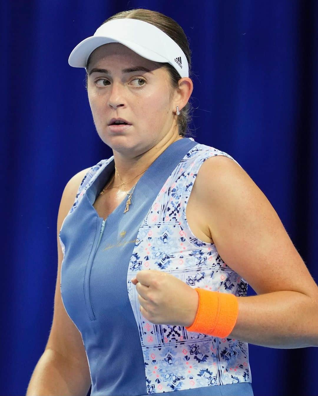 WTA（女子テニス協会）さんのインスタグラム写真 - (WTA（女子テニス協会）Instagram)「Kicking off her campaign 👊  @jelena.ostapenko fights past Vekic 4-6, 6-4, 6-1 and moves to 1-0 in the Orchid group!   #WTAEliteTrophy」10月26日 20時44分 - wta