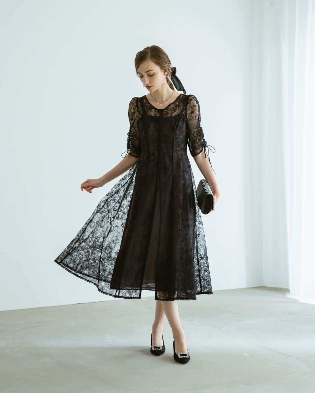 Dorry Dollさんのインスタグラム写真 - (Dorry DollInstagram)「【 9446 】  エンブロイダリーレイヤードドレス Embroidery Layered Dresses  繊細なレースデザインを全体に施された 女性らしい可愛さを引き出してくれるお呼ばれドレス👗🤍  光沢のある刺繍糸を使用することによって上品さをプラス✨ 前あきデザインになっている為 普段使いもしやすいオケージョンドレスです🌿  お呼ばれドレスを選ぶならDorryDollで決まり🤍 みなさんの着用の感想。 タグ付けお待ちしております♪  . ・ ・  #結婚式コーデ #結婚式ドレス #結婚式参列 #お呼ばれドレス #お呼ばれワンピ #フォーマルドレス #お食事会 #デートコーデ #ディナーコーデ #オケージョン #パーティードレス #ホカンス #新作ドレス #チラ見せ #dorrydoll #ドリードール」10月26日 20時45分 - dorry_doll_official