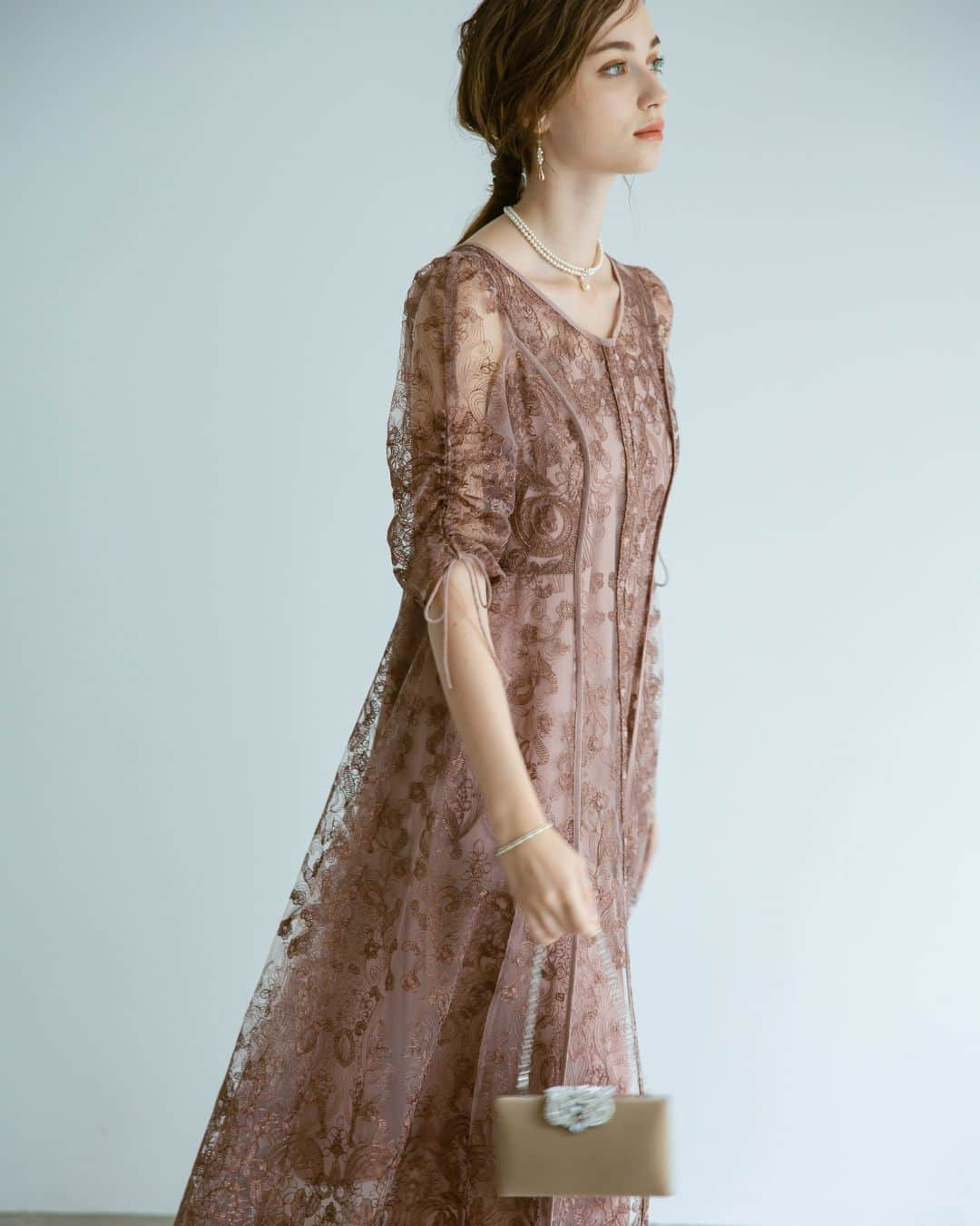 Dorry Dollさんのインスタグラム写真 - (Dorry DollInstagram)「【 9446 】  エンブロイダリーレイヤードドレス Embroidery Layered Dresses  繊細なレースデザインを全体に施された 女性らしい可愛さを引き出してくれるお呼ばれドレス👗🤍  光沢のある刺繍糸を使用することによって上品さをプラス✨ 前あきデザインになっている為 普段使いもしやすいオケージョンドレスです🌿  お呼ばれドレスを選ぶならDorryDollで決まり🤍 みなさんの着用の感想。 タグ付けお待ちしております♪  . ・ ・  #結婚式コーデ #結婚式ドレス #結婚式参列 #お呼ばれドレス #お呼ばれワンピ #フォーマルドレス #お食事会 #デートコーデ #ディナーコーデ #オケージョン #パーティードレス #ホカンス #新作ドレス #チラ見せ #dorrydoll #ドリードール」10月26日 20時45分 - dorry_doll_official