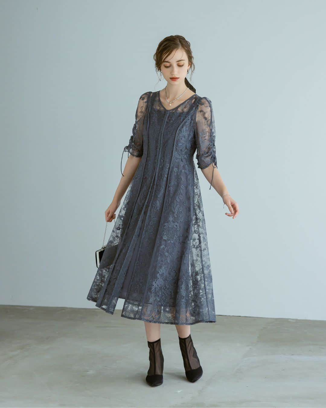 Dorry Dollさんのインスタグラム写真 - (Dorry DollInstagram)「【 9446 】  エンブロイダリーレイヤードドレス Embroidery Layered Dresses  繊細なレースデザインを全体に施された 女性らしい可愛さを引き出してくれるお呼ばれドレス👗🤍  光沢のある刺繍糸を使用することによって上品さをプラス✨ 前あきデザインになっている為 普段使いもしやすいオケージョンドレスです🌿  お呼ばれドレスを選ぶならDorryDollで決まり🤍 みなさんの着用の感想。 タグ付けお待ちしております♪  . ・ ・  #結婚式コーデ #結婚式ドレス #結婚式参列 #お呼ばれドレス #お呼ばれワンピ #フォーマルドレス #お食事会 #デートコーデ #ディナーコーデ #オケージョン #パーティードレス #ホカンス #新作ドレス #チラ見せ #dorrydoll #ドリードール」10月26日 20時45分 - dorry_doll_official