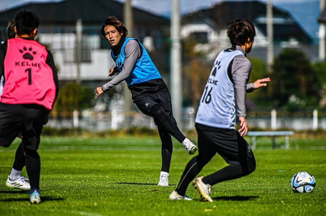 ザスパクサツ群馬さんのインスタグラム写真 - (ザスパクサツ群馬Instagram)「. 【Training Photo📸】 アウェイ・山形戦に向けてトレーニング🔥 インテンシティ高くトレーニングに励みます💪 . ▼NEXT MATCH▼ 明治安田生命J2リーグ 第40節 🆚 #モンテディオ山形 🏟️ #NDソフトスタジアム山形 📅 2023.10.29.sun 🕑 14:00kickoff . #ザスパクサツ群馬 #thespa #everonward #MORE_AGGRESSIVE #myGunma #forGunma #jleague #明治安田生命J2リーグ」10月26日 20時38分 - thespakusatsugunma_official