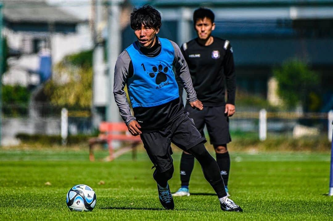 ザスパクサツ群馬さんのインスタグラム写真 - (ザスパクサツ群馬Instagram)「. 【Training Photo📸】 アウェイ・山形戦に向けてトレーニング🔥 インテンシティ高くトレーニングに励みます💪 . ▼NEXT MATCH▼ 明治安田生命J2リーグ 第40節 🆚 #モンテディオ山形 🏟️ #NDソフトスタジアム山形 📅 2023.10.29.sun 🕑 14:00kickoff . #ザスパクサツ群馬 #thespa #everonward #MORE_AGGRESSIVE #myGunma #forGunma #jleague #明治安田生命J2リーグ」10月26日 20時38分 - thespakusatsugunma_official