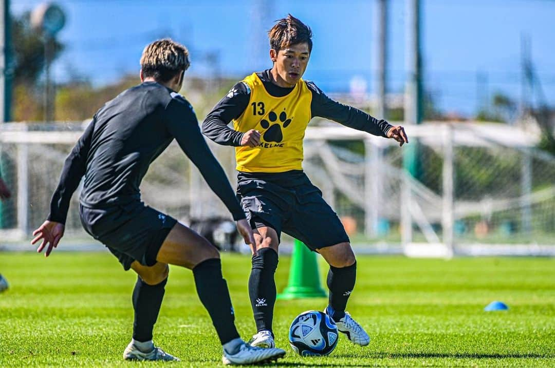 ザスパクサツ群馬さんのインスタグラム写真 - (ザスパクサツ群馬Instagram)「. 【Training Photo📸】 アウェイ・山形戦に向けてトレーニング🔥 インテンシティ高くトレーニングに励みます💪 . ▼NEXT MATCH▼ 明治安田生命J2リーグ 第40節 🆚 #モンテディオ山形 🏟️ #NDソフトスタジアム山形 📅 2023.10.29.sun 🕑 14:00kickoff . #ザスパクサツ群馬 #thespa #everonward #MORE_AGGRESSIVE #myGunma #forGunma #jleague #明治安田生命J2リーグ」10月26日 20時38分 - thespakusatsugunma_official