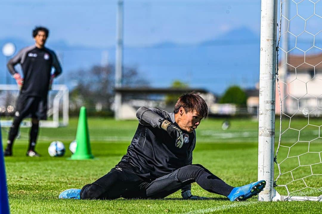 ザスパクサツ群馬さんのインスタグラム写真 - (ザスパクサツ群馬Instagram)「. 【Training Photo📸】 アウェイ・山形戦に向けてトレーニング🔥 インテンシティ高くトレーニングに励みます💪 . ▼NEXT MATCH▼ 明治安田生命J2リーグ 第40節 🆚 #モンテディオ山形 🏟️ #NDソフトスタジアム山形 📅 2023.10.29.sun 🕑 14:00kickoff . #ザスパクサツ群馬 #thespa #everonward #MORE_AGGRESSIVE #myGunma #forGunma #jleague #明治安田生命J2リーグ」10月26日 20時38分 - thespakusatsugunma_official