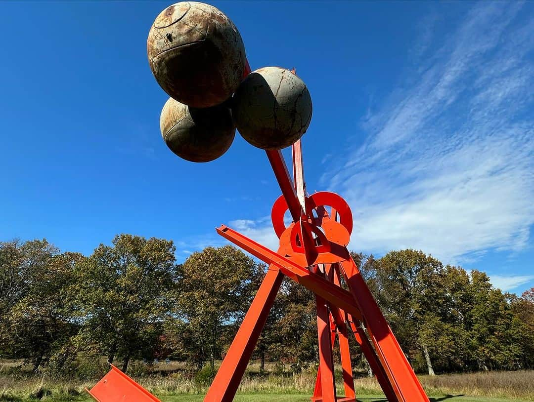 ヴァネッサ・ウィリアムスさんのインスタグラム写真 - (ヴァネッサ・ウィリアムスInstagram)「A lovely fall day in the sun celebrating friendship, appreciating art and soaking in the quiet country solitude ☀️」10月26日 20時38分 - vanessawilliamsofficial