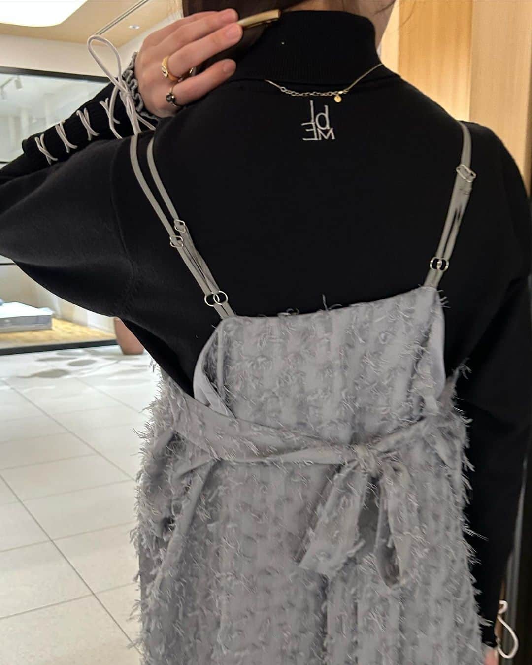 村田倫子さんのインスタグラム写真 - (村田倫子Instagram)「🖤🎀  最近の服、いろいろ。  リボンにまみれた 11月のZOZO限定デザイン。  ☑︎satin ribbon onepiece ☑︎lace up ribbon turtle knit  どちらも違う角度の リボンの表情が楽しめてお気に入りです。 ワンピは夏も着れるので２色買い予定୨୧  11月5日発売ですʚ♡ɞ  #idem_idea」10月26日 20時39分 - rinco1023