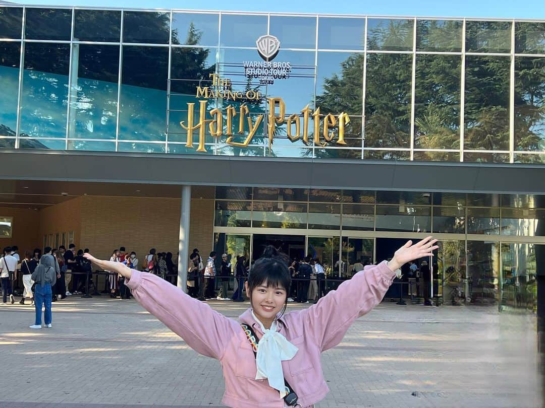蒼山みことのインスタグラム：「お兄とハリポタツアー行って、お兄に写真撮って貰った🫶 なので画角がバグってます笑  明日からツアーで撮った写真載せてくよ！！！ お楽しみに🥰  ♡  ♡  ♡  #newpost  #Japanese #japanesegirl  #観光  #ハリーポッタースタジオツアー  #グラビアアイドル #グラドル #グラドル自画撮り部 #いいね #instaphoto #instagood #follow #followme」