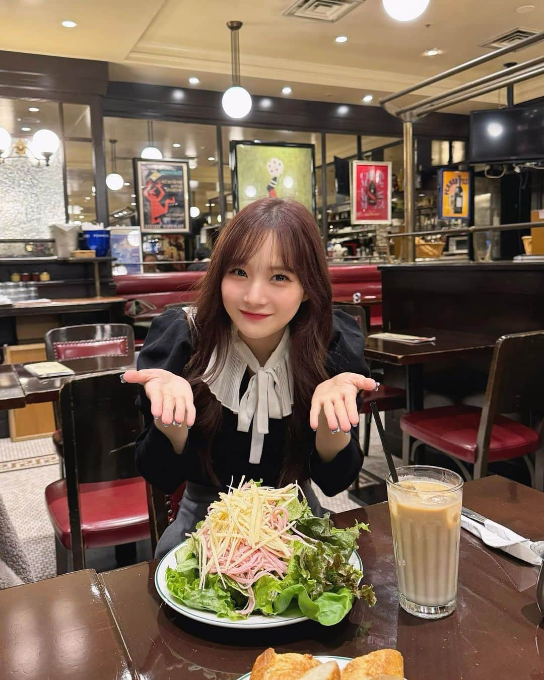 稲場愛香のインスタグラム：「🥗🍴 ⁡ 宮崎さんとるるちゃと 展示会からカフェへ…🎀 ⁡ たくさんお話出来てたのしかった〜‎♩ ⁡ ⁡ #宮崎由加 さん #段原瑠々 ちゃん #展示会 #カフェ #おはなし #幸せ  #稲場愛香」