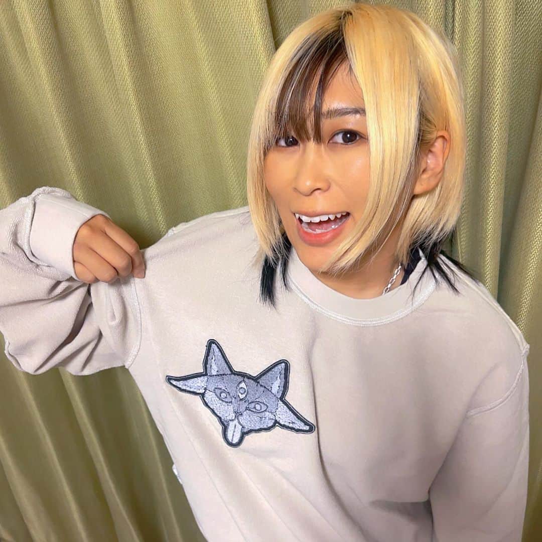 のインスタグラム：「prestige apparelさんのCHO-HIKARU PATCH SWEATを着用！👕  デザインもかわいいし着心地めちゃくちゃいい！！  https://prestigeapparel-tokyo.com/items?categoryId=5231317a-9cb6-4393-a33f-a367e69aa166  #pr」