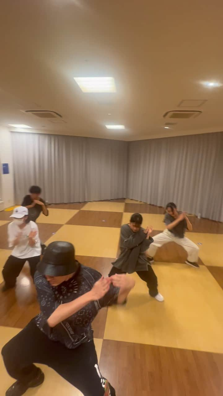 細川優のインスタグラム：「GMFU / @odetari & @6arelyhuman   choreo by @yuhosokawa   #gmfu  #odetari  #6arelyhuman  #dance  #hiphop #randb #lesson #ダンス #ヒップホップ #ダンスレッスン #choreograph #avexdancemaster #吉本興業 #振付 #yu #yuhosokawa #細川優」