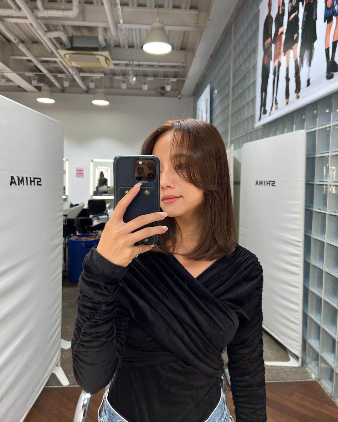 伊原葵さんのインスタグラム写真 - (伊原葵Instagram)「new hair💇‍♀️🤎 @kaneta.hair   ２週間前くらいだけど！！ 髪の毛少し切って、前髪はさらに動きをつけて〜 カラーは重くならないように、外国人の地毛のような マロンブラウン系にしてもらった🌰  秋カラーでとっても気にいってるー！♡  今の髪の長さとカラーが好きってコメント多め🫣  当分はこの長さとトーンかな🕊️  今は少し抜けてシェリーのカラーと同じ感じ！笑  金田さん久しぶり🫶🏻ありがとうございまーす🥳  #newhair」10月26日 21時20分 - aoi186