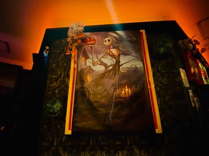 田中純弥のインスタグラム：「絵をナイトメアにしてみた✨💀 ホーンテッドマンションの額とかも作ってみます✍️✨  27日と28日はCafe Bar D.Dでハロウィン&周年イベントやりますー🎃 仮装して来られた方には恐怖ドリンクをプレゼントしたい👻👻 ハッピーハロウィン〜🎃🎃  そして本日、コラボ通販発送いたしました✨ 届くの待っててね✨いつもありがとう😊😊  #ハロウィン#ハロウィンパーティー #六本木DD」
