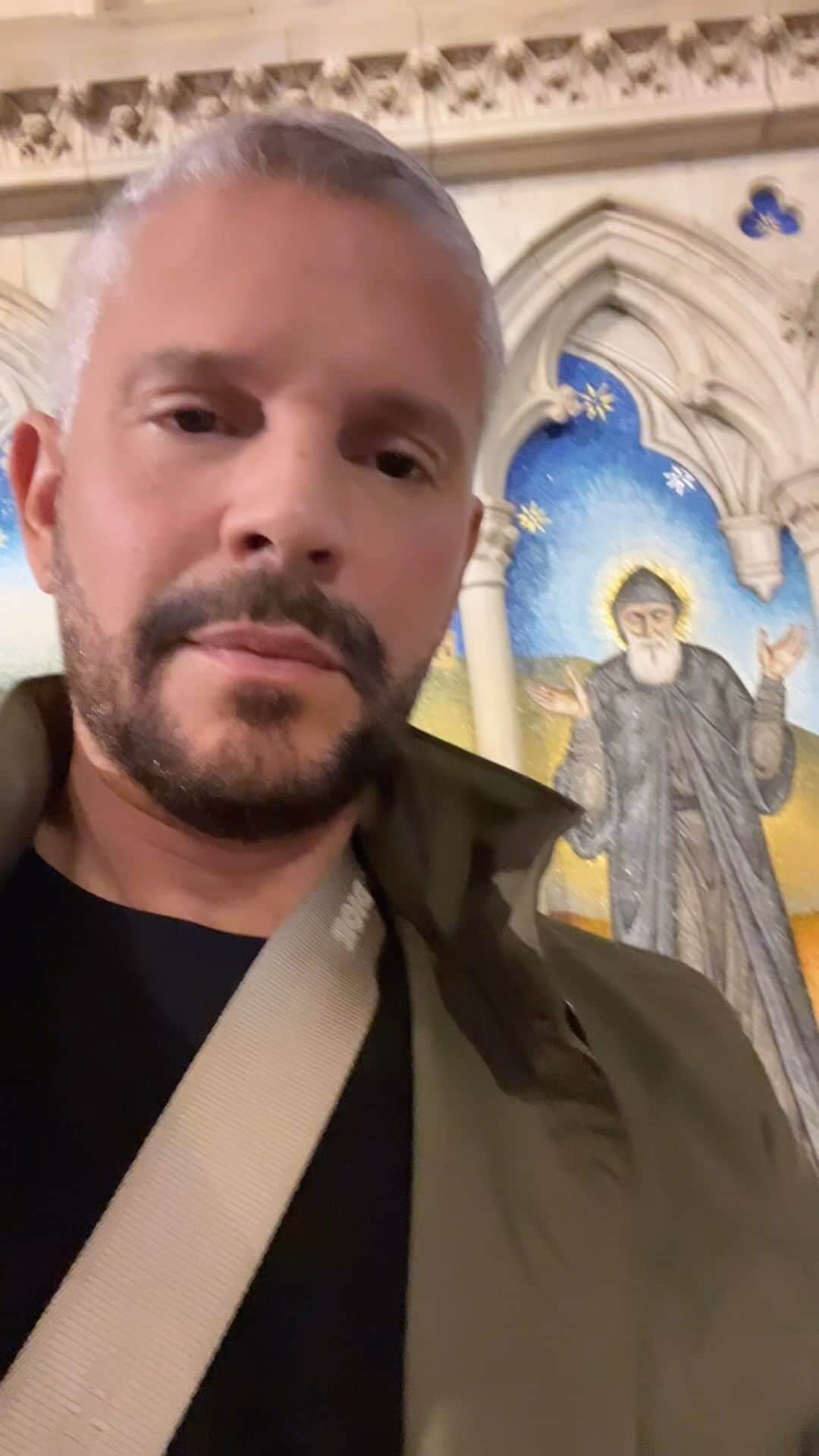 Rodner Figueroaのインスタグラム：「El Santo más milagroso es San Charbel. 🙏🏻🕯️Hoy quiero servirte de vehículo para que le hagas una petición si lo necesitas!!! Yo prometí darlo a conocer cuando me concedió una petición por mi madre por eso siempre pido que compartan este video y que comenten con el emoji 🙏🏻 para que su fervor y favor se haga expansivo. #sancharbel #saintcharbel #stcharbel #stpatrickscathedral #rodnerfigueroa」