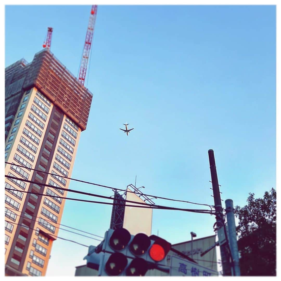 藤森香衣さんのインスタグラム写真 - (藤森香衣Instagram)「- 「秋の土用🍂(〜11/7まで)」  季節の変わり目。  変化の時だから、自分も周りもソワソワしたり 少しの事でイライラしたり 体調も崩しやすい…  この"なんか どんより感"は 土用にありがちで みーんな同じだそうなので トラブルを起こさないよう、静かに過ごすのが 良いそうです🙄  やるなら、衣替えが良いですよ👚  #なんか #モヤモヤ #イライラ #秋の土用 #季節の変わり目 #体調管理 #旬の物を食べてね」10月26日 21時05分 - kaefujimori